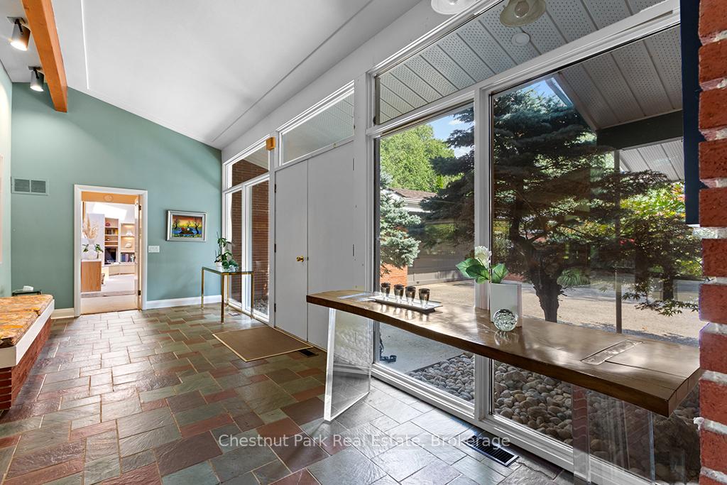 5 Bedroom Single Family Home/House's Image 4