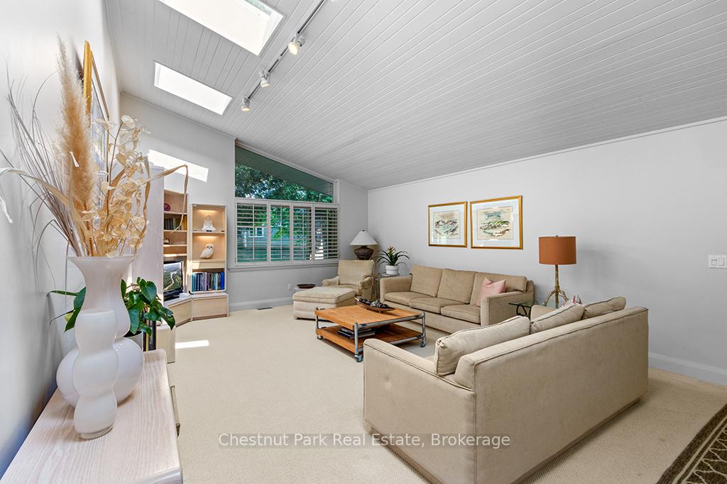 5 Bedroom Single Family Home/House's Image 5