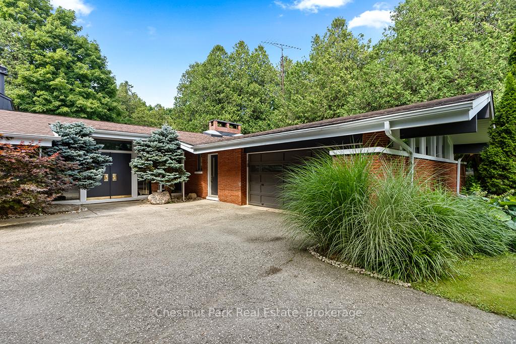 5 Bedroom Single Family Home/House's Image 3