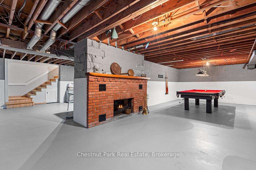 5 Bedroom Single Family Home/House's Image 32