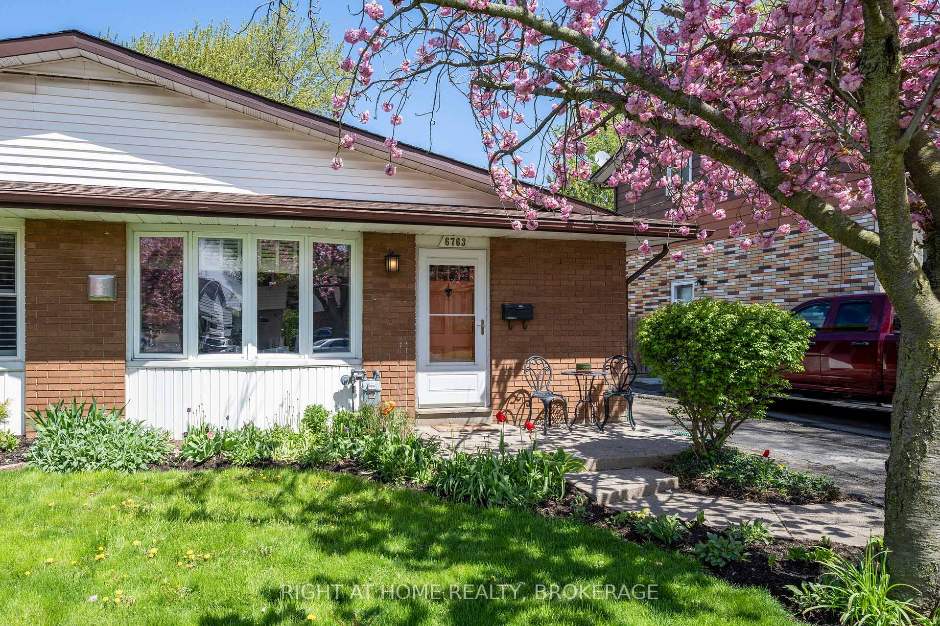 6763 Wilinger Street Niagara Falls Ontario Canada Sale residential Tom Woods Right at Home Realty, Brokerage*