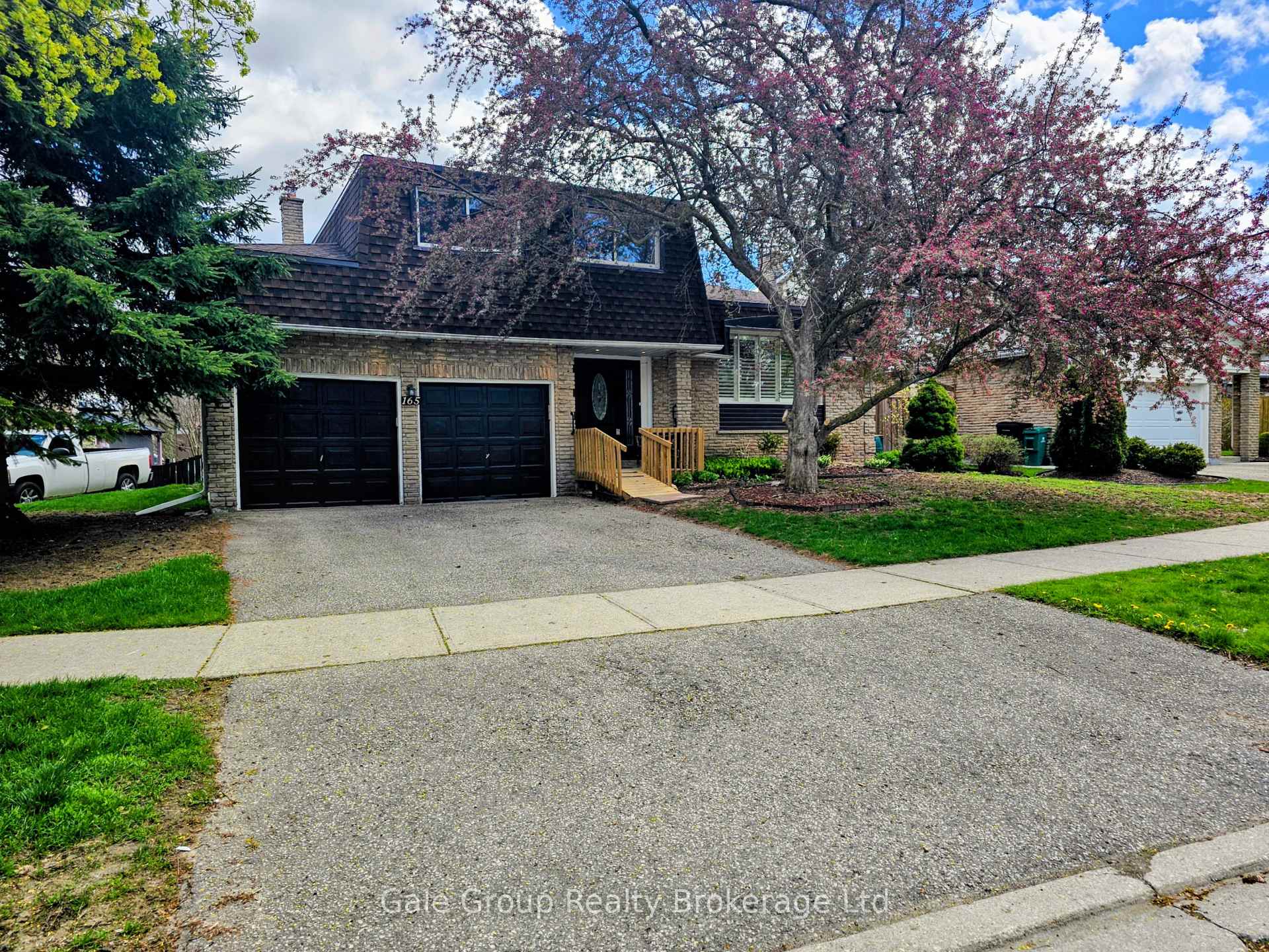 165 Brookside Crescent Kitchener Ontario Canada Sale residential   TRI-CITY GOLD REALTY INC