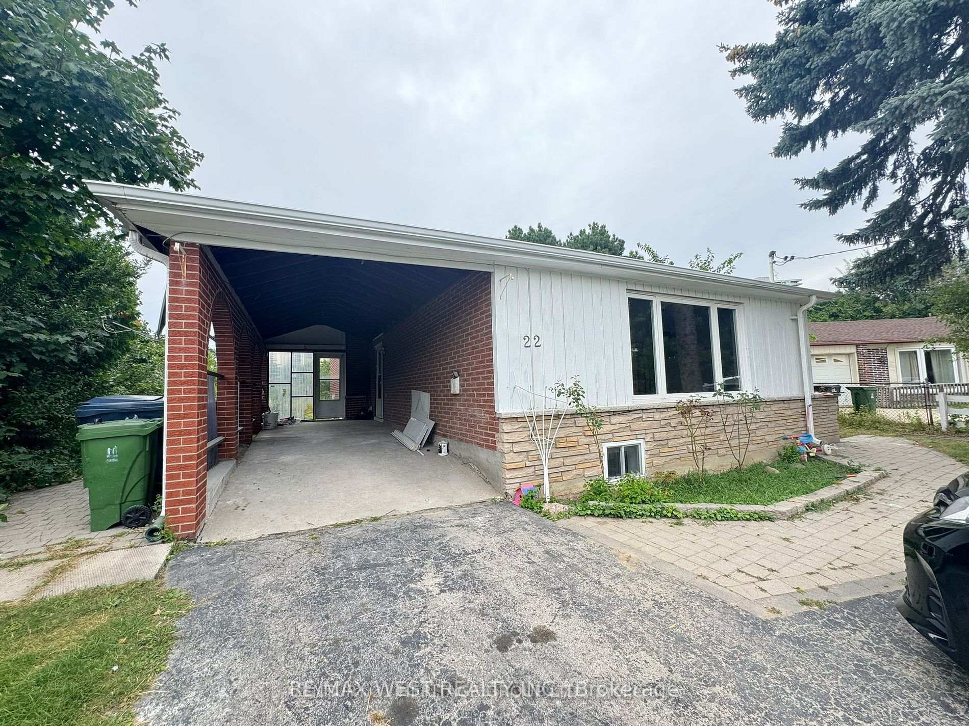 22 Axsmith Crescent Toronto Ontario Canada Rent residential MAX KAMALI RE/MAX West Realty Inc., Brokerage *