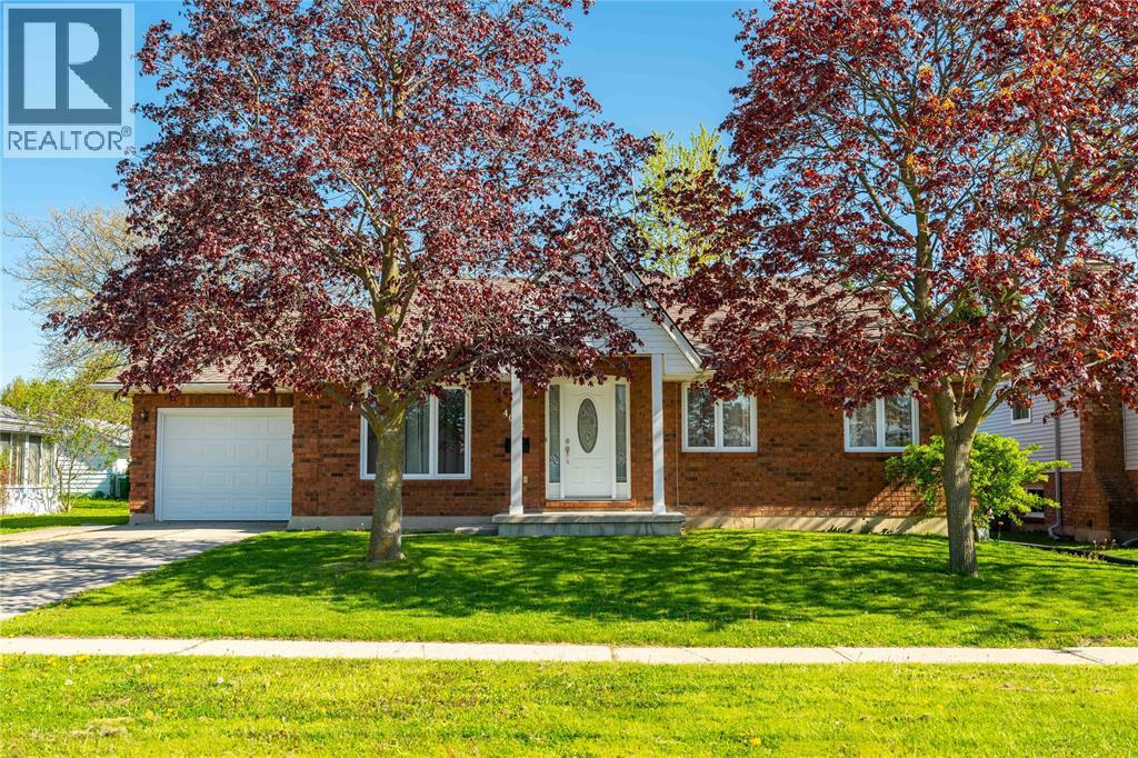 4076 MAPLE STREET Petrolia Ontario Canada Sale residential Kevin Thompson RE/MAX PRIME PROPERTIES UNIQUE GROUP, BROKERAGE