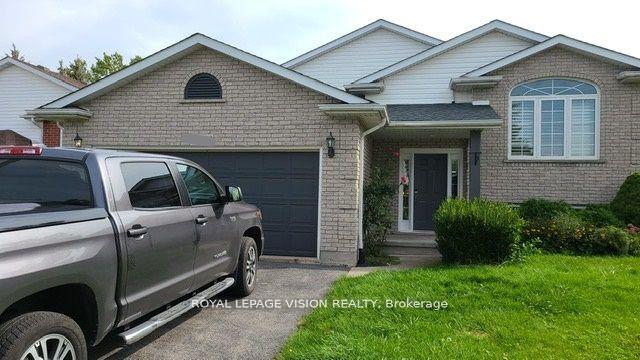 8001 Woodsview Crescent Niagara Falls Ontario Canada Rent residential Joselle Alves iCloud Realty Ltd. 