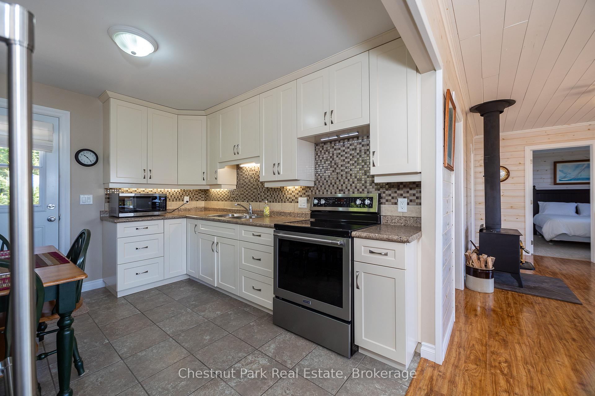 4 Bedroom Single Family Home/House's Image 4