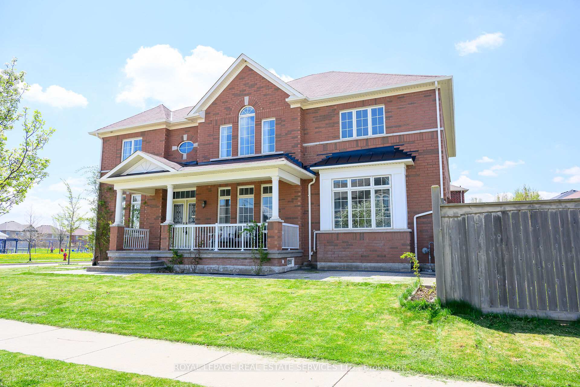 123 Attridge Crescent Hamilton Ontario Canada Sale residential Anthony Turco Royal LePage Real Estate Services Ltd., Brokerage