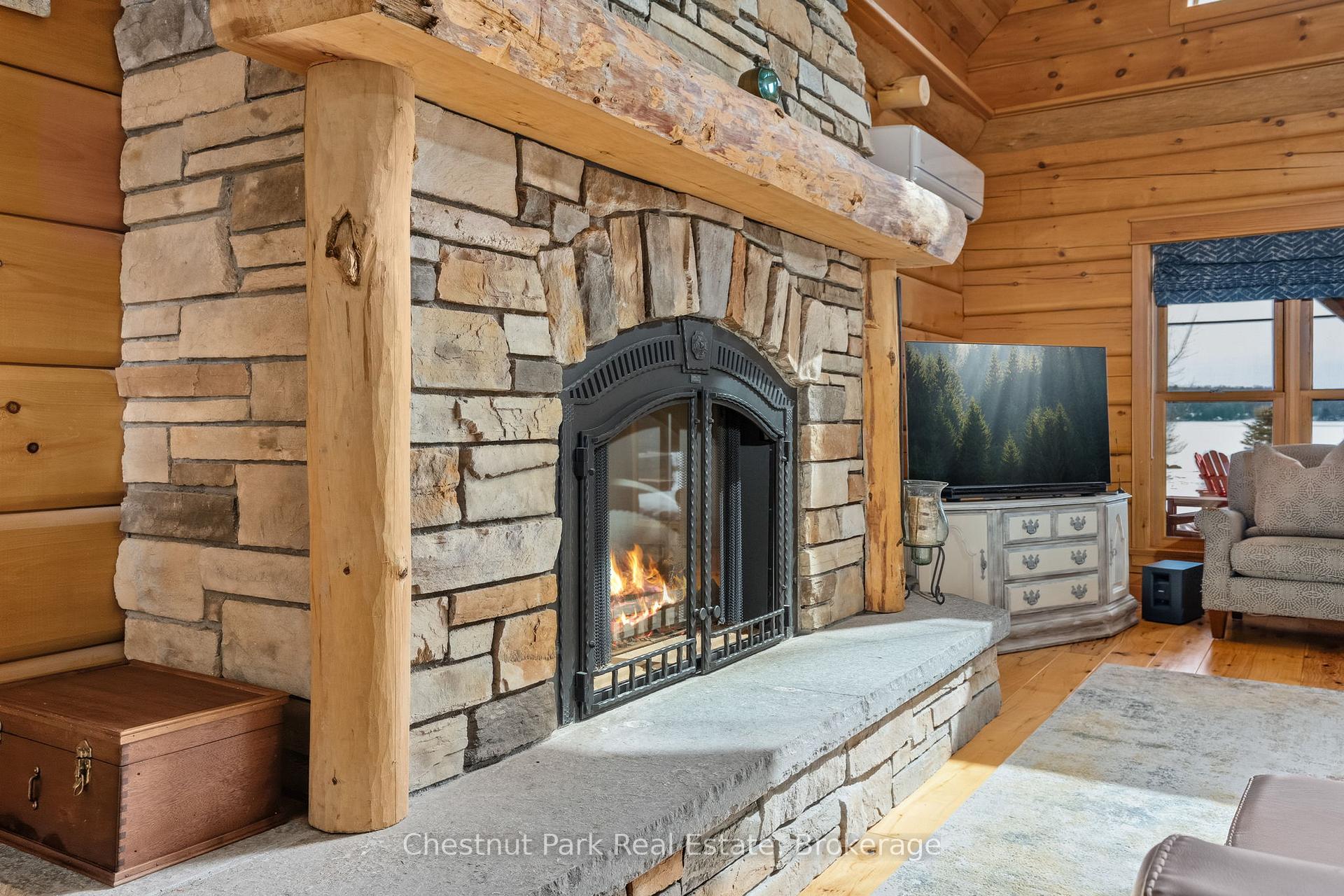 6 Bedroom Single Family Home/House's Image 6