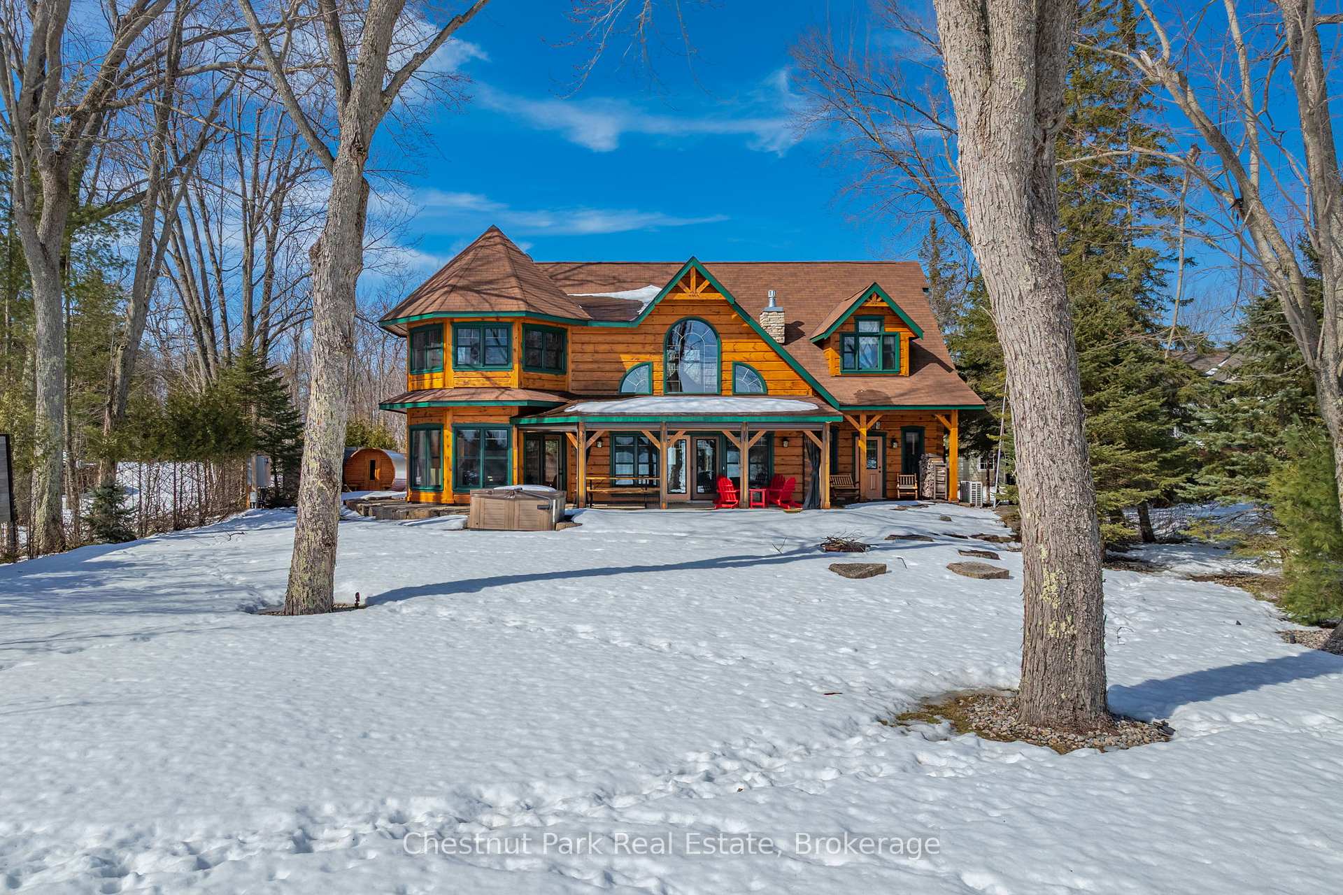 6 Bedroom Single Family Home/House's Image 3