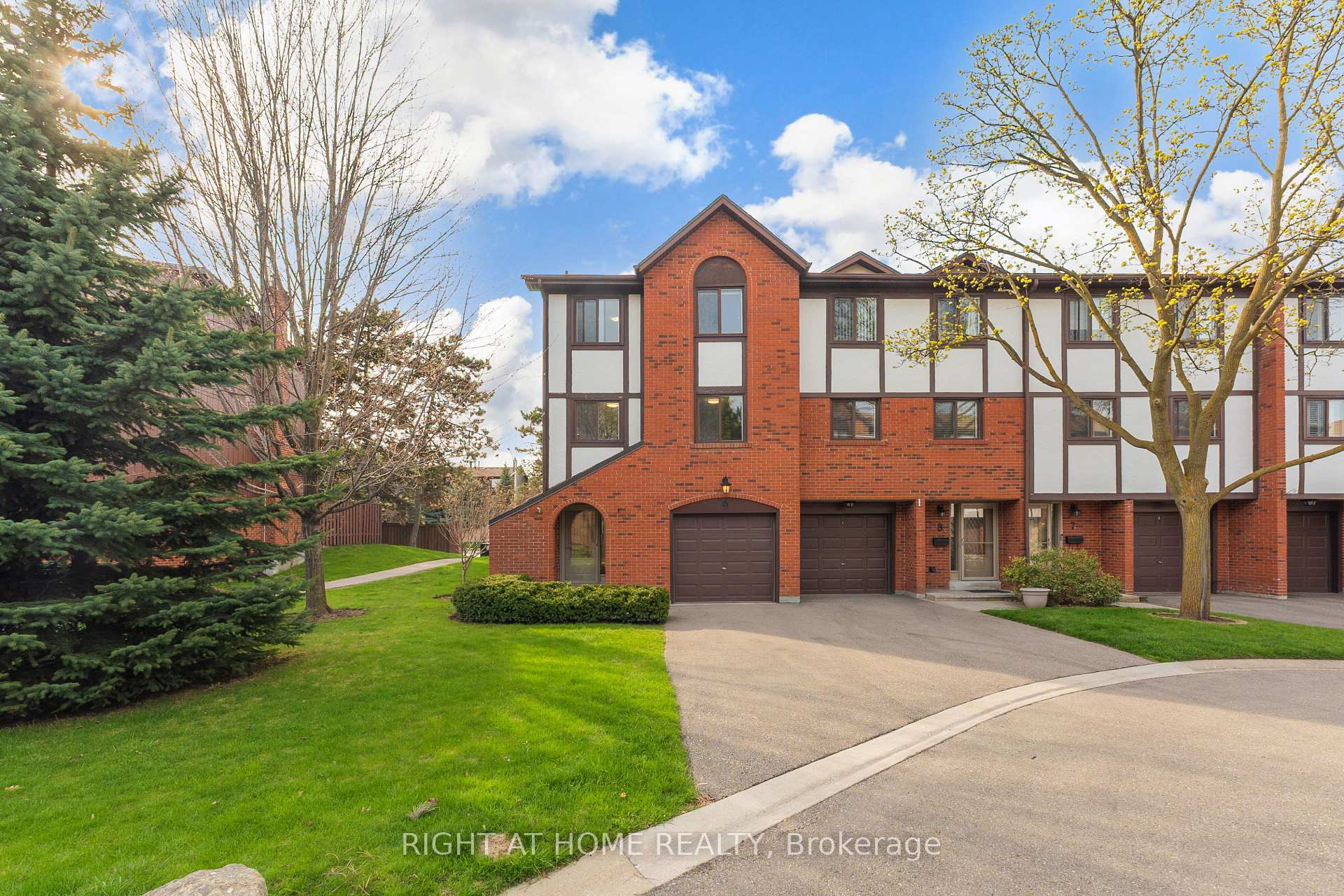 9 - 4165 Fieldgate Drive Mississauga Ontario Canada Sale residential Sandra Macpherson Right at Home Realty, Brokerage*