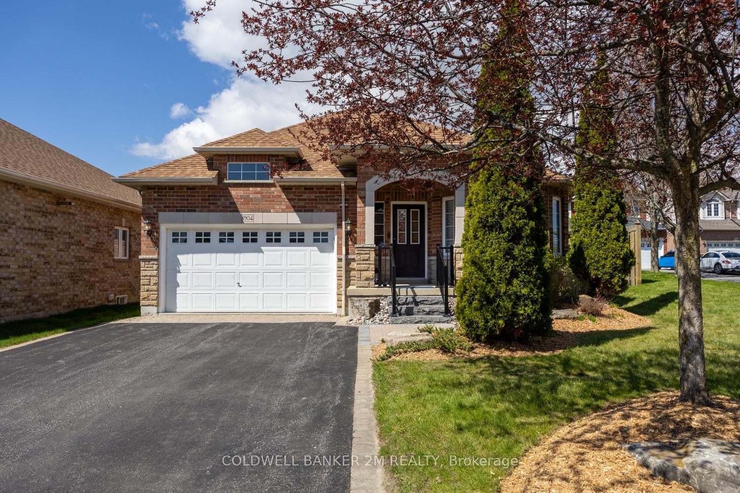 1904 Clearwater Court Oshawa Ontario Canada Sale residential Mike McMahon Right at Home Realty, Brokerage*
