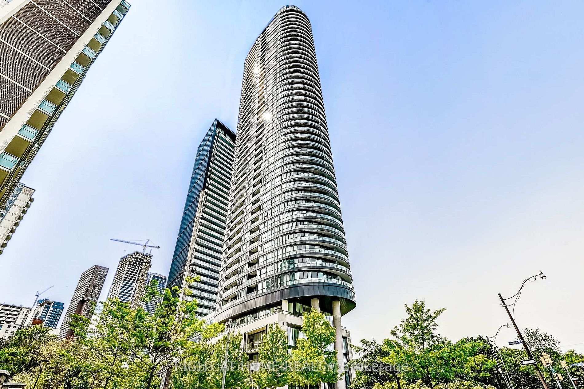 2416 - 585 Bloor Street E Toronto Ontario Canada Rent residential Anita Mehra Right at Home Realty, Brokerage*