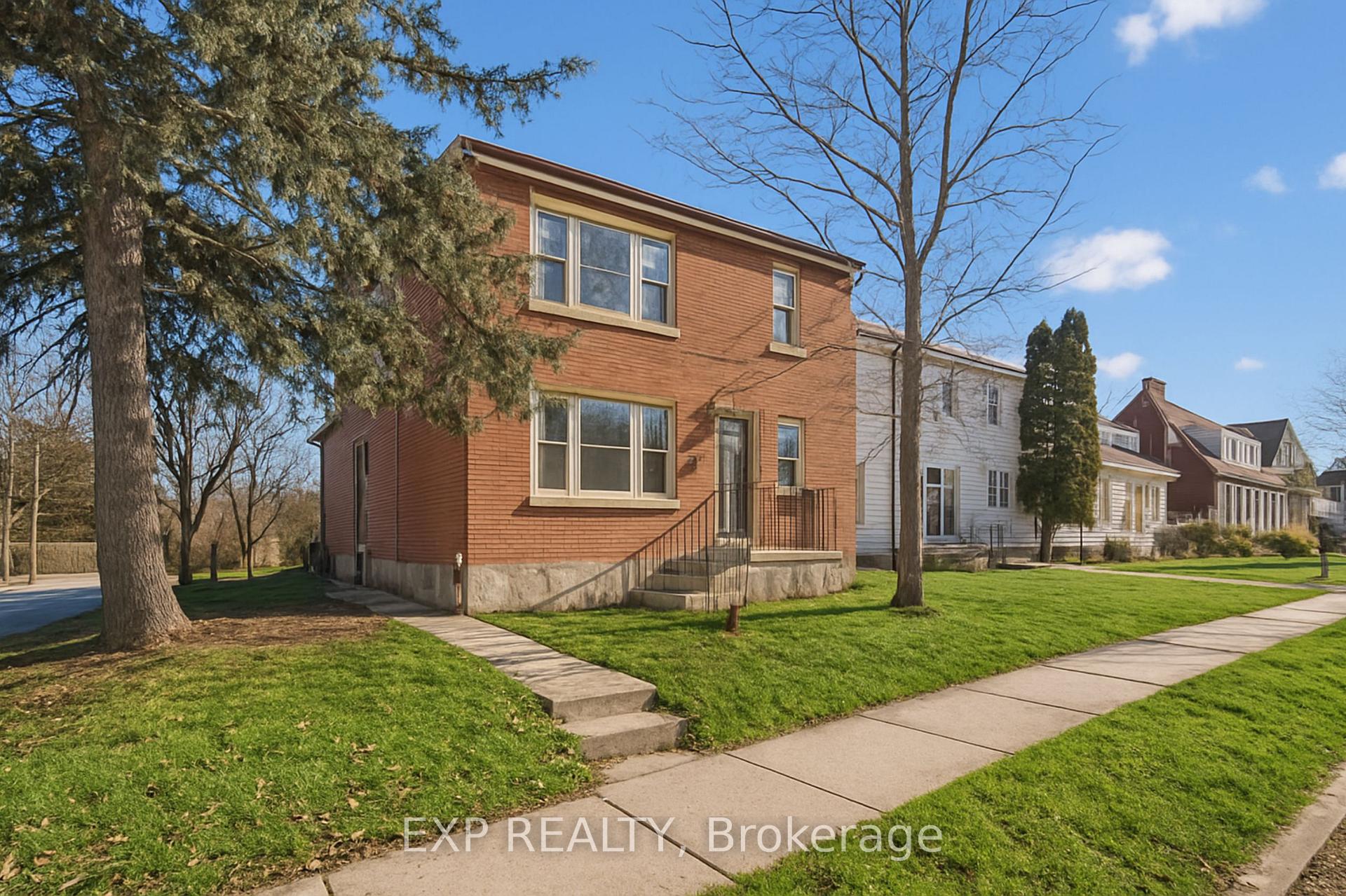 253 Sydney Street S Kitchener Ontario Canada Sale residential Eva Munch RE/MAX Twin City Realty Inc., Brokerage*