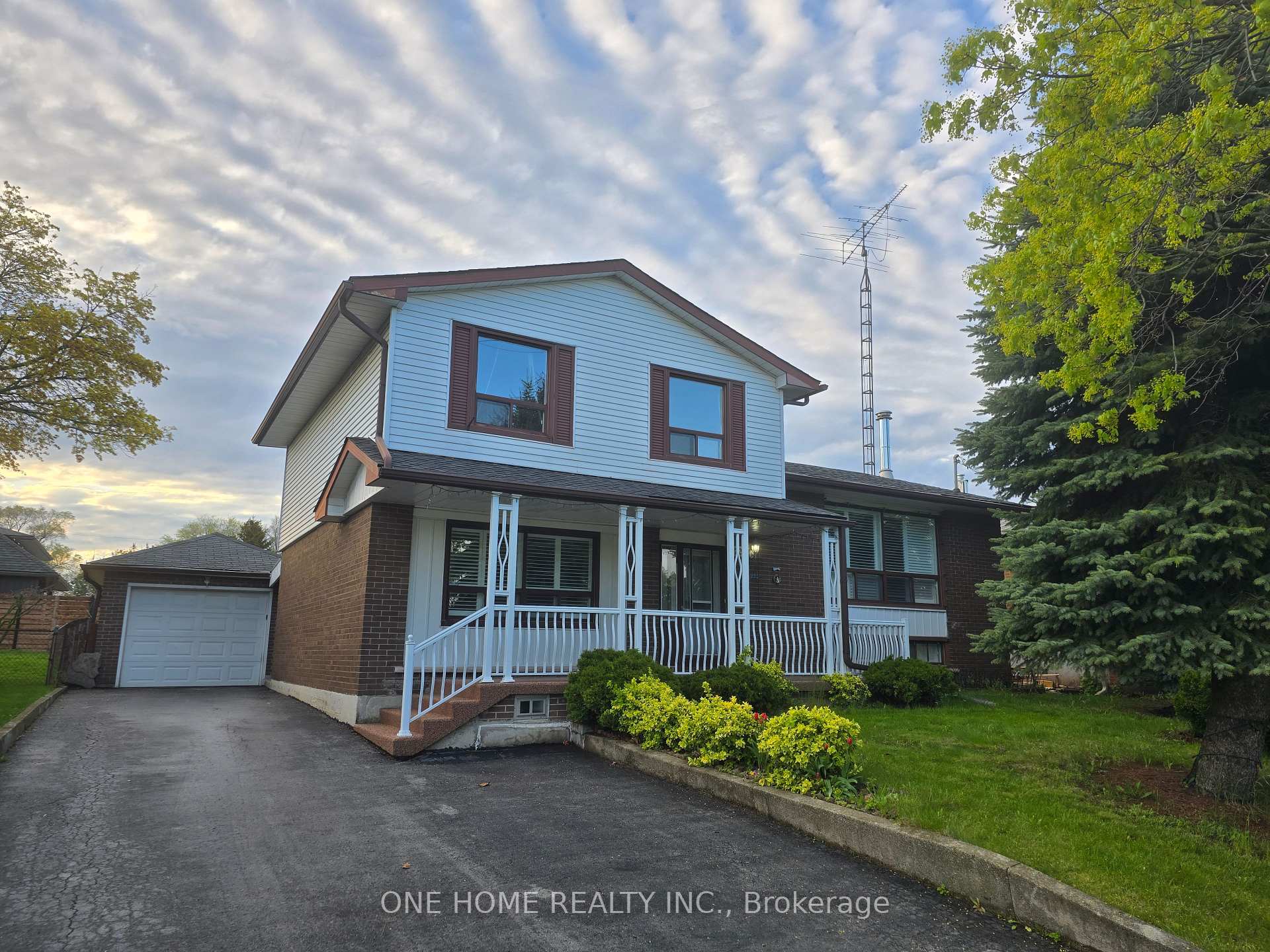 223 Elmwood Road Oakville Ontario Canada Sale residential Varun Sirohi HomeLife Superstars Real Estate Ltd., Brokerage*