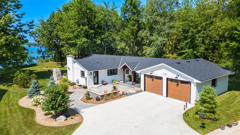 5168 LAKESHORE Road Plympton-Wyoming Ontario Canada Sale residential   RE/MAX PRIME PROPERTIES - UNIQUE GROUP*