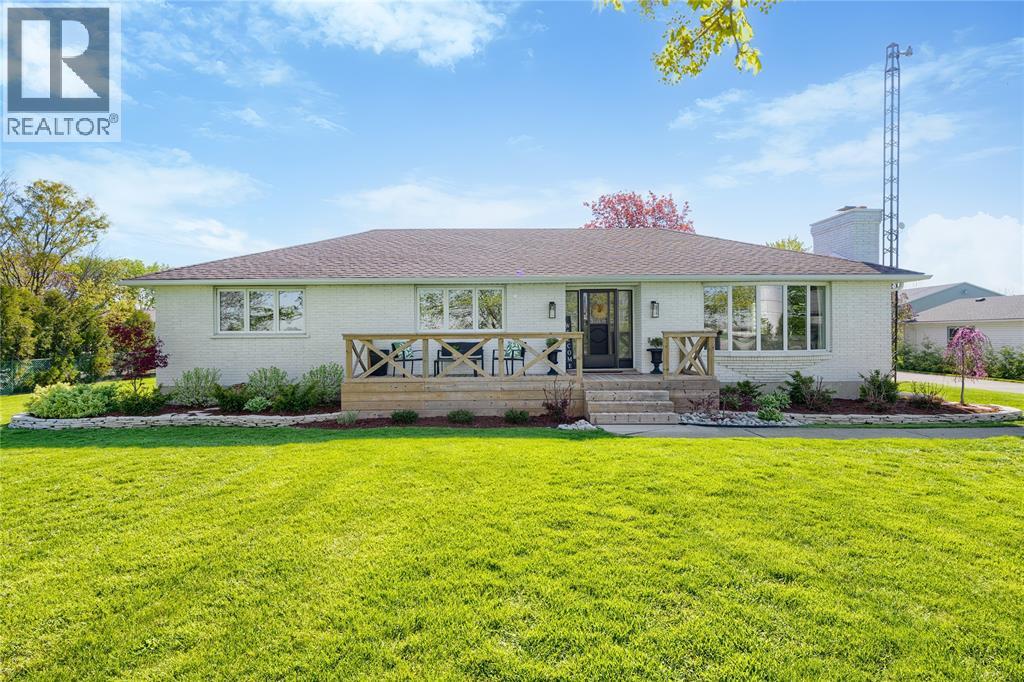 5328 MANDAUMIN ROAD Plympton-Wyoming Ontario Canada Sale residential Kevin Thompson RE/MAX PRIME PROPERTIES UNIQUE GROUP, BROKERAGE