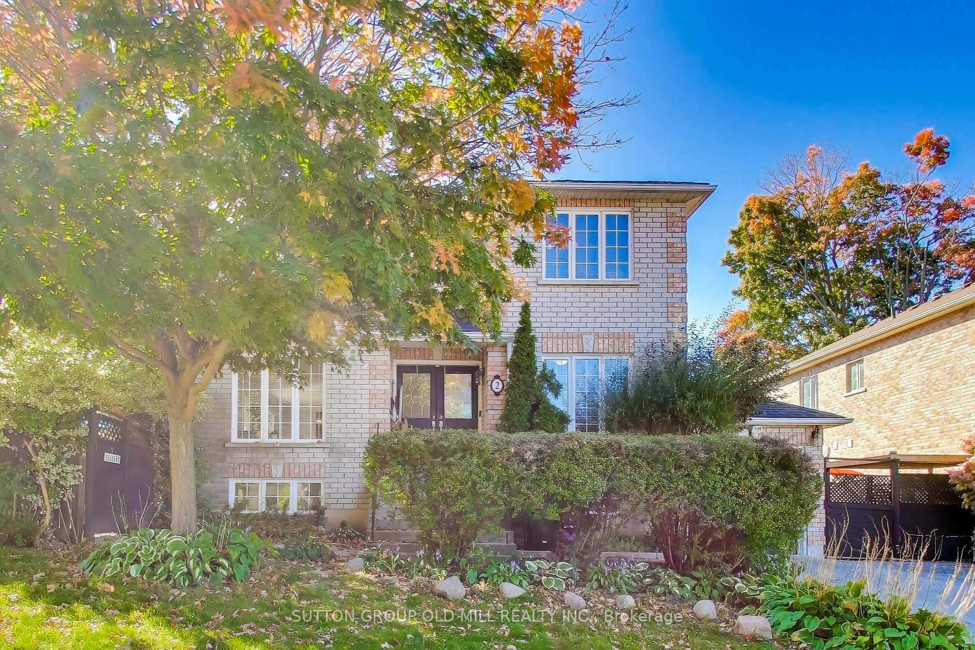 2 Chelway Road Toronto Ontario Canada Sale residential Adele McGovern RE/MAX West Realty Inc., Brokerage *