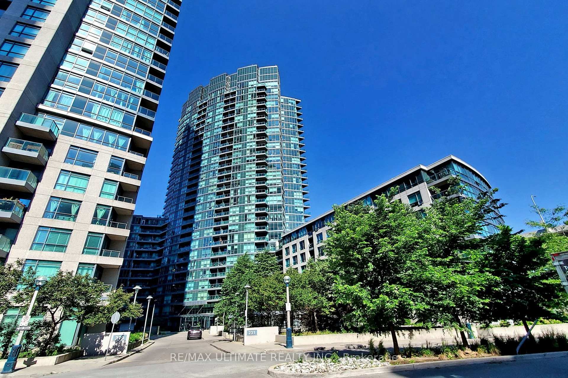 228 - 231 Fort York Boulevard Toronto Ontario Canada Sale residential Gilbert Lopes RE/MAX Ultimate Realty, Brokerage *