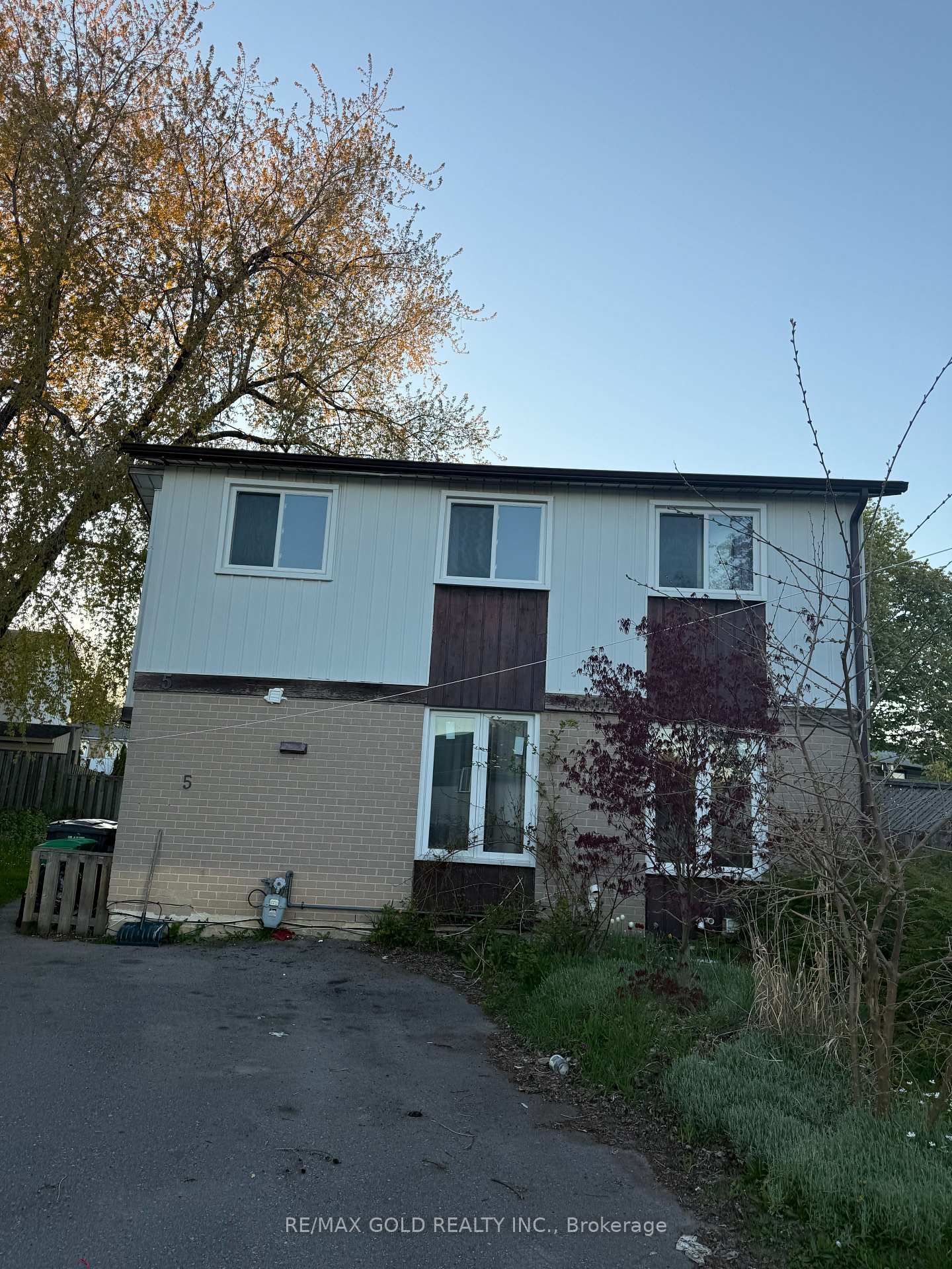 Upper Leave 1/2 - 5 Herron Place Brampton Ontario Canada Rent residential Rocky Saini REMAX GOLD REALTY INC., BROKERAGE*