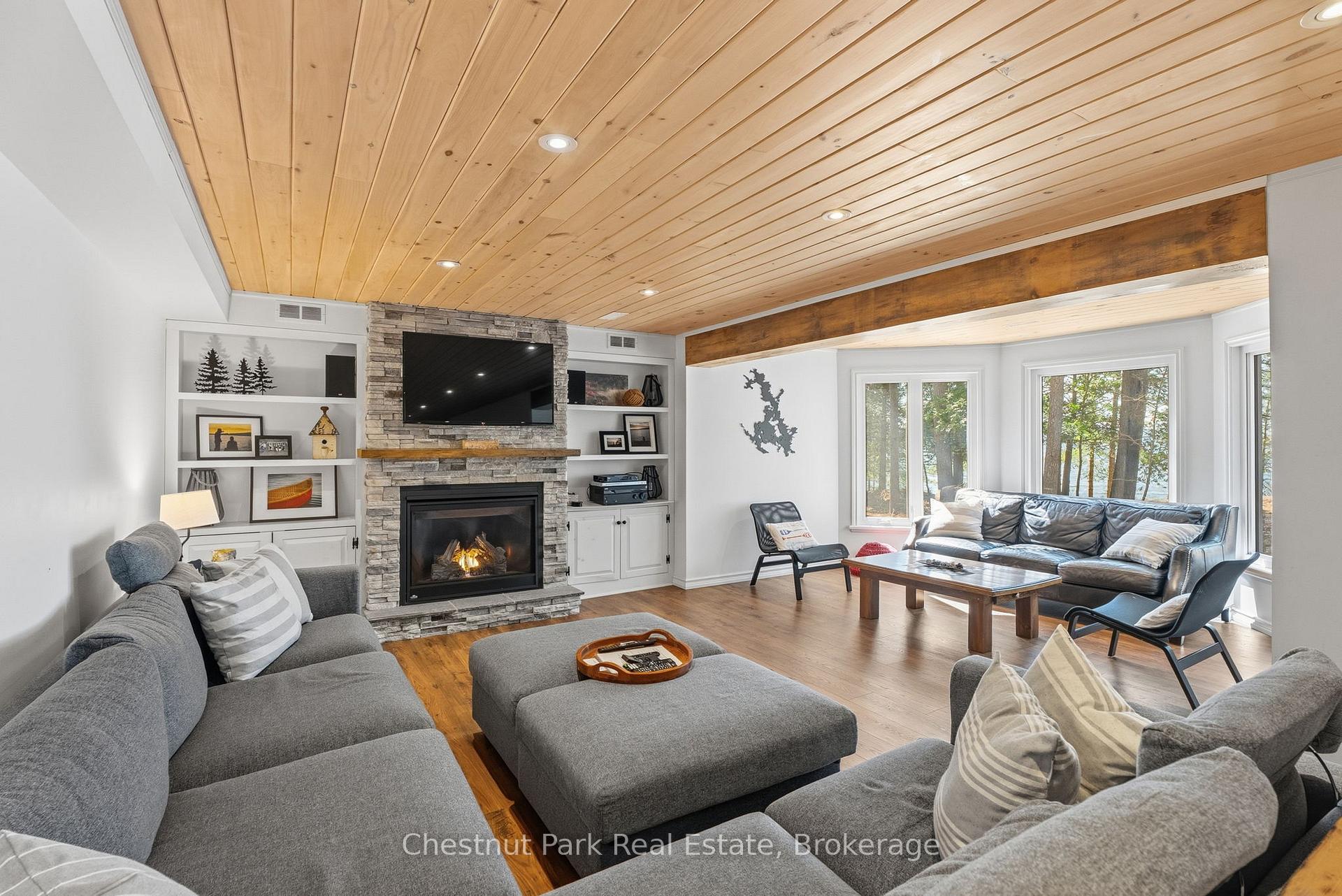 5 Bedroom Single Family Home/House's Image 28