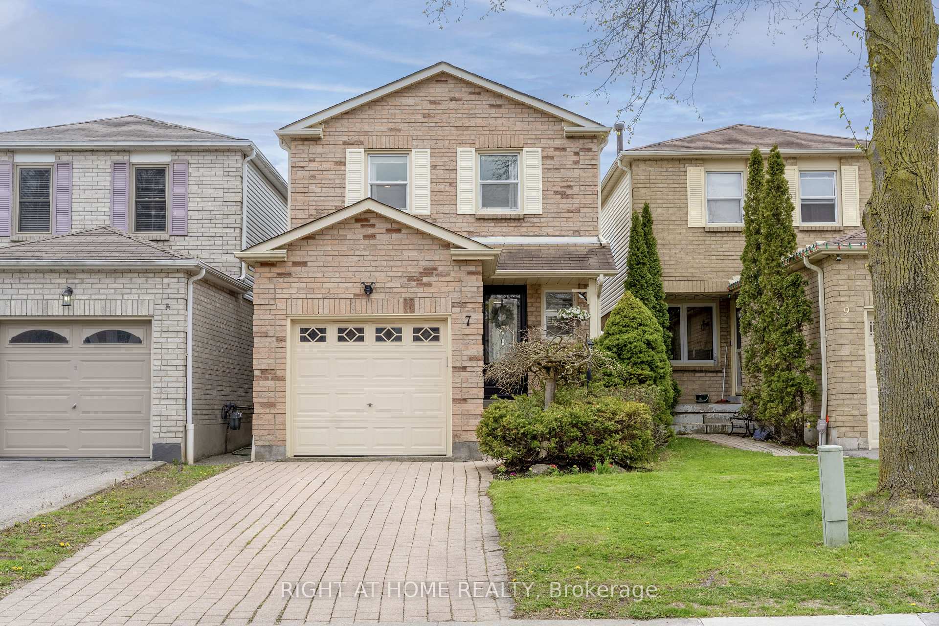 7 Drew Court Whitby Ontario Canada Sale residential Namita Singh Right at Home Realty, Brokerage*