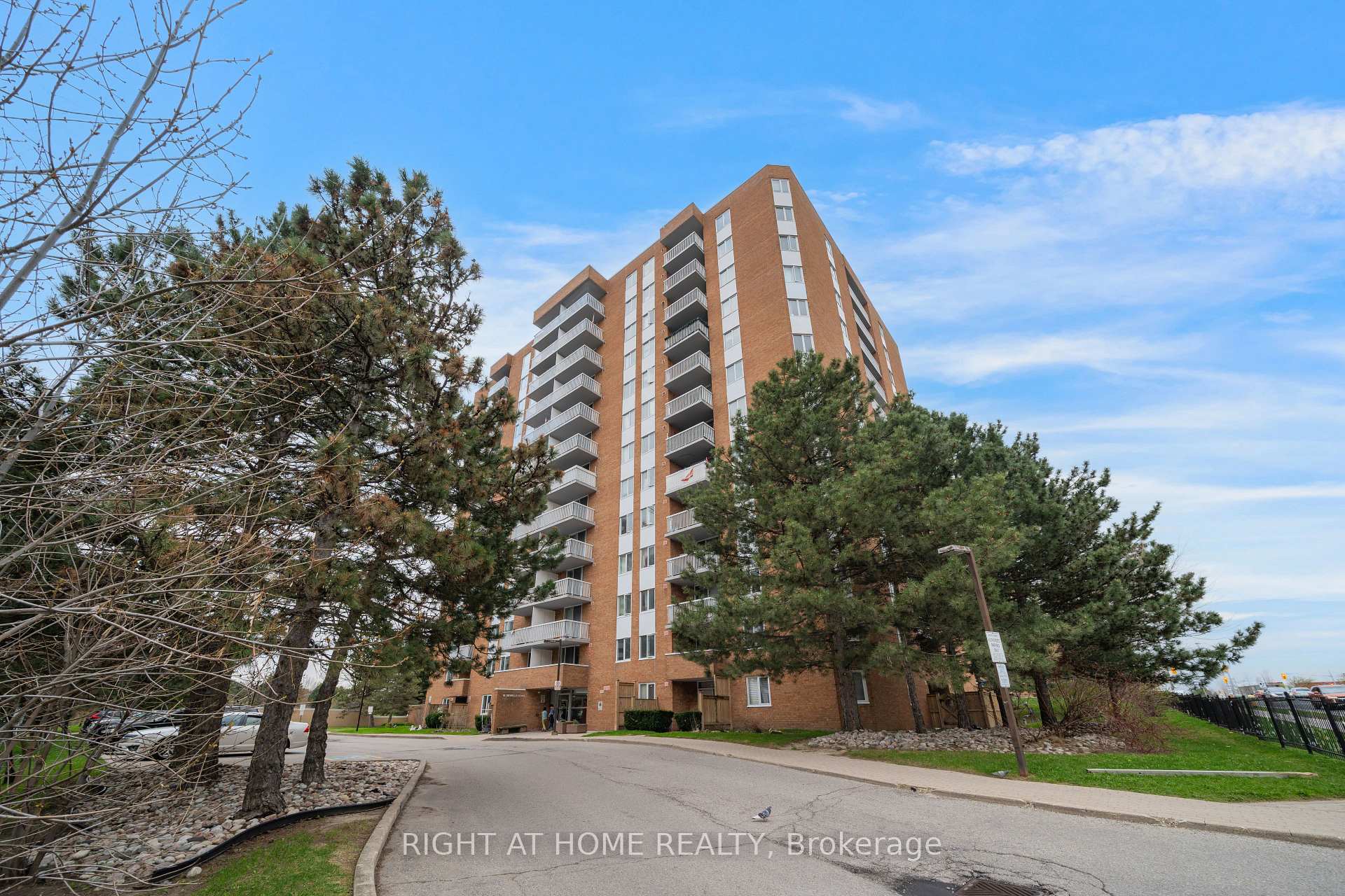 1005 - 15 Sewells Road Toronto Ontario Canada Sale residential Moyeen Syed Right at Home Realty, Brokerage*
