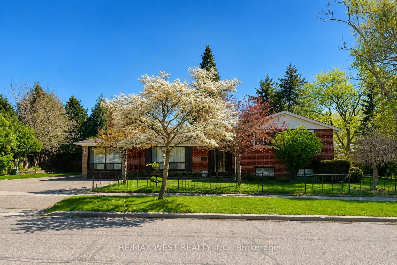 2 Lisburn Crescent Toronto Ontario Canada Sale residential   HomeLife Top Star Realty Inc., Brokerage *