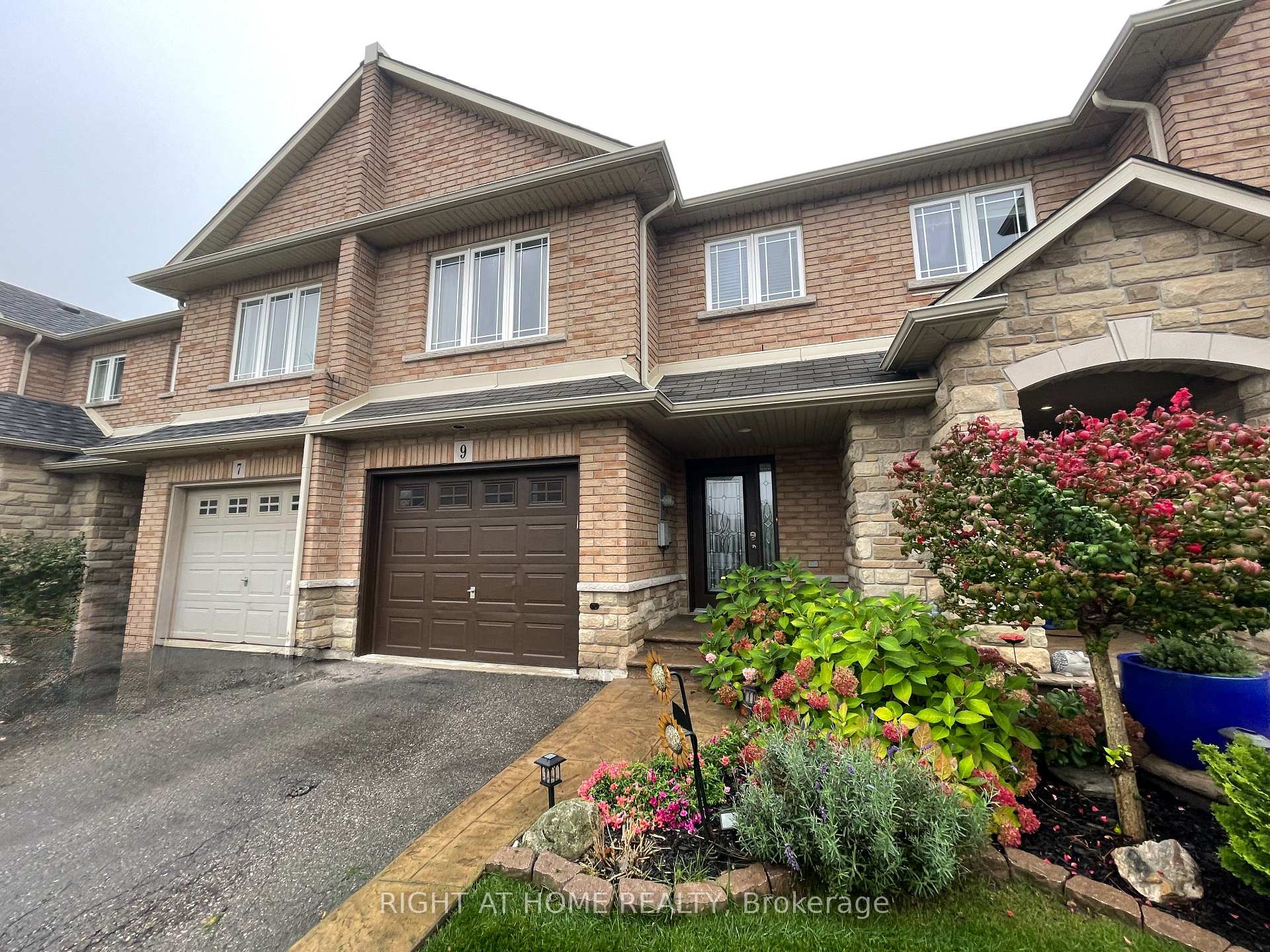 9 Periwinkle Drive Hamilton Ontario Canada Sale residential Phil Brown Right at Home Realty, Brokerage*