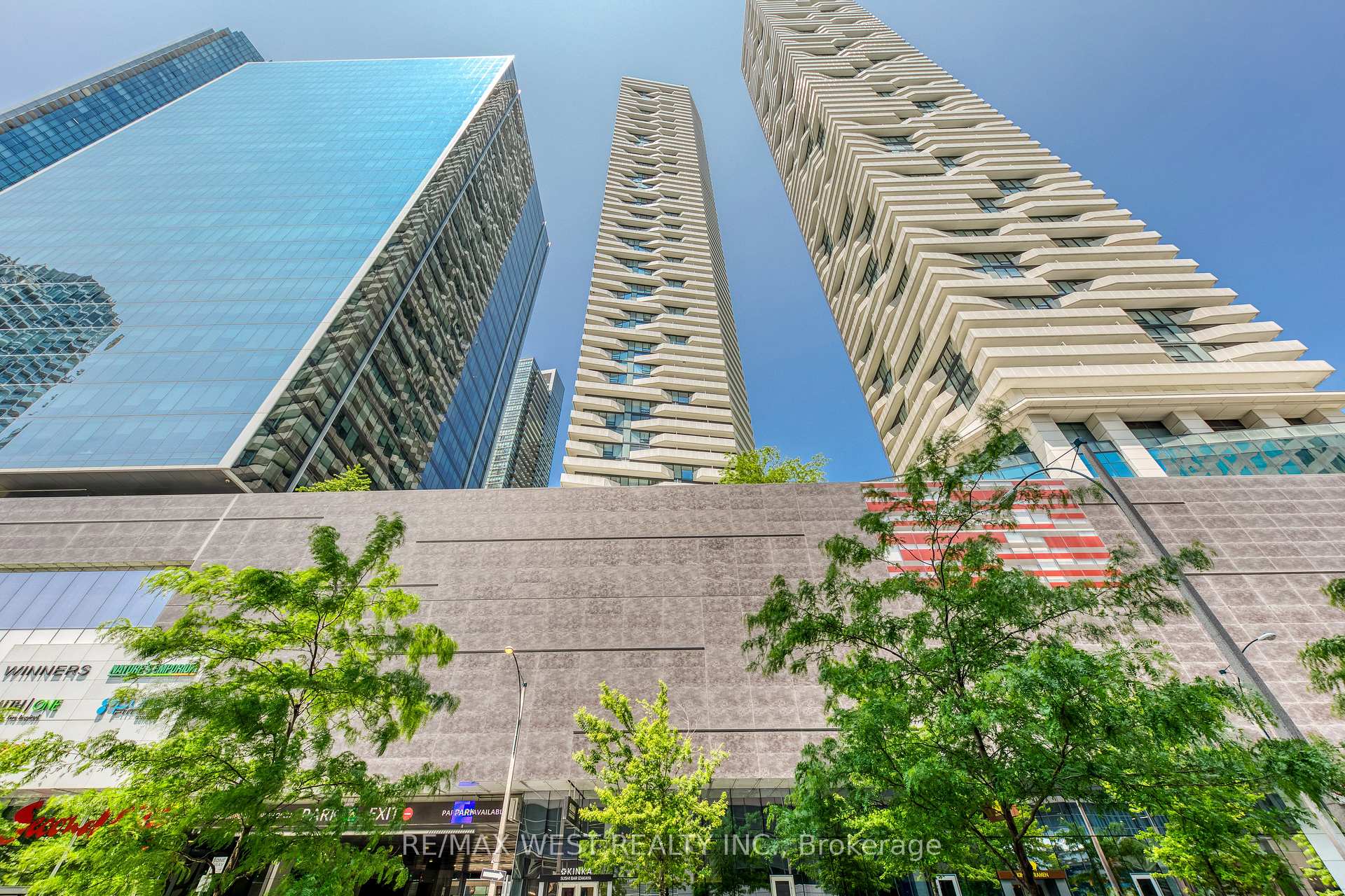 2004 - 100 Harbour Street Toronto Ontario Canada Rent residential BALLY RAMPERSAD RE/MAX West Realty Inc., Brokerage *