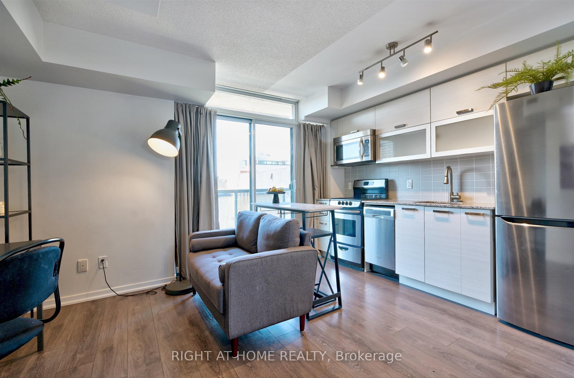 336 - 68 Abell Street W Toronto Ontario Canada Rent residential Orlando Rodriguez Right at Home Realty, Brokerage*