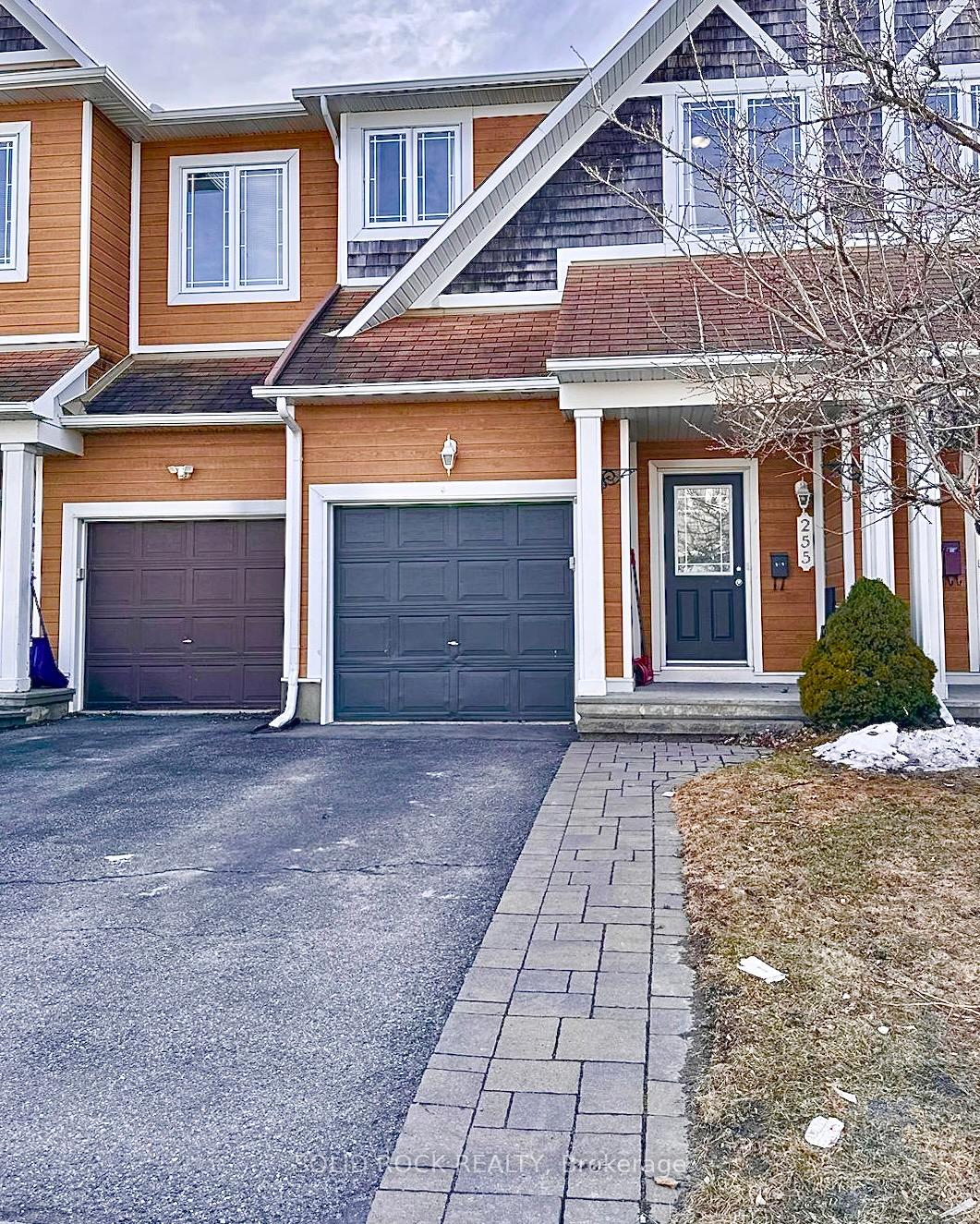 255 Catamount Court Ottawa Ontario Canada Rent residential Hisham Abdalla Royal Star Realty Inc., Brokerage*