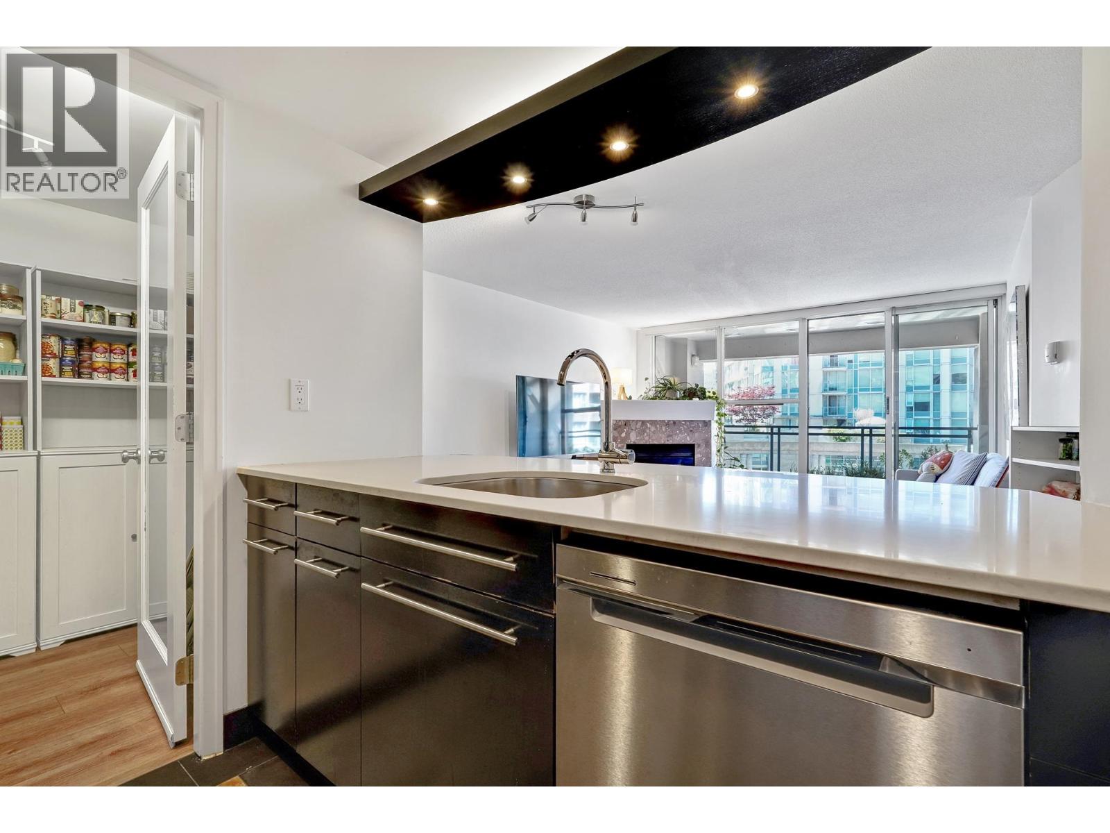 306 183 KEEFER PLACE Vancouver British Columbia Canada Sale residential   Oakwyn Realty, Brokerage*