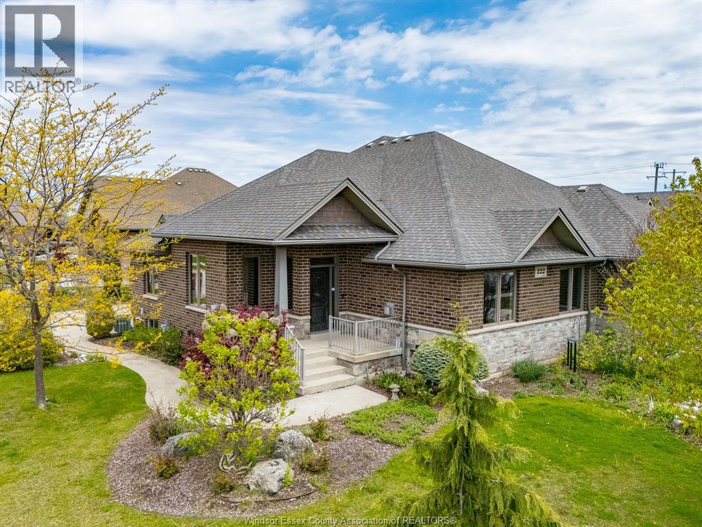 222 Woodycrest AVENUE Kingsville Ontario Canada Sale residential Nevena Malivuk Right at Home Realty, Brokerage*