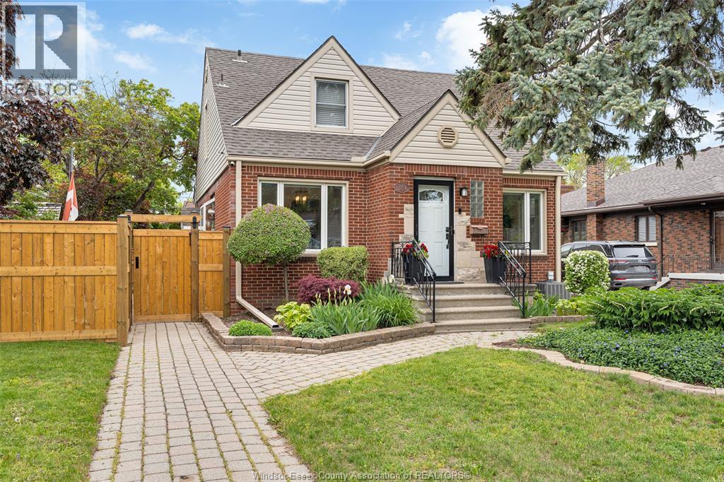 289 Ford BOULEVARD Windsor Ontario Canada Sale residential Nevena Malivuk Right at Home Realty, Brokerage*