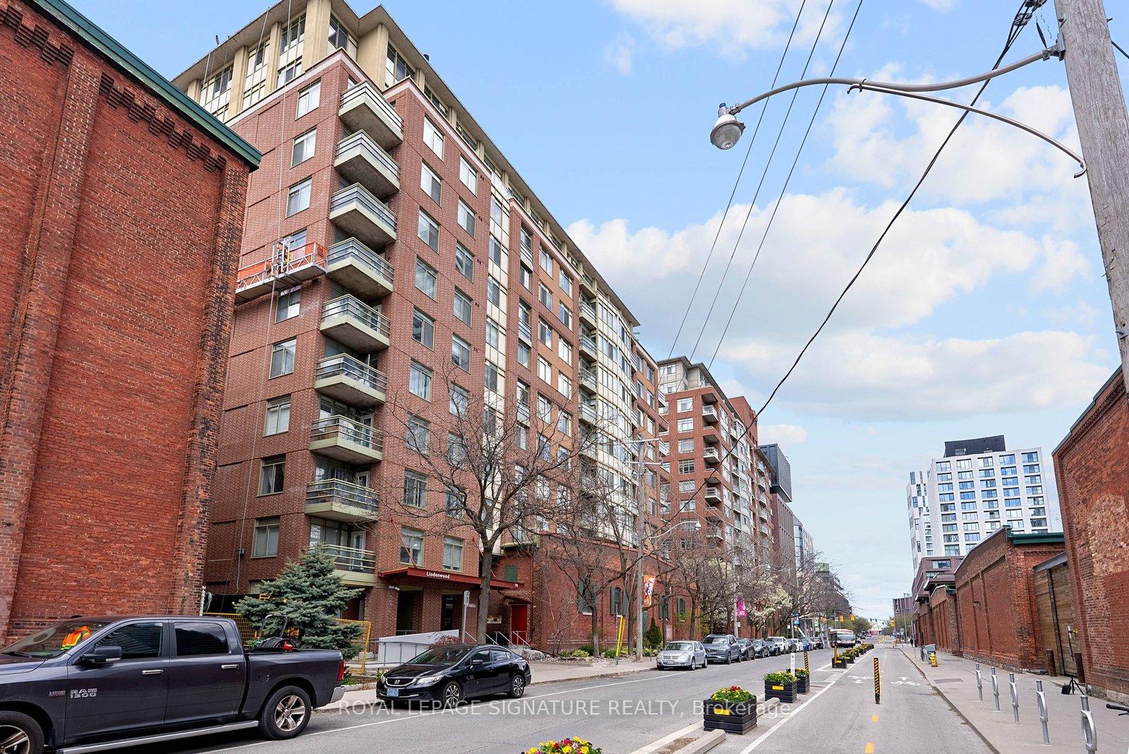 Ph13 - 70 Mill Street Toronto Ontario Canada Sale residential Brian Matthews RE/MAX Realtron Realty Inc., Brokerage *