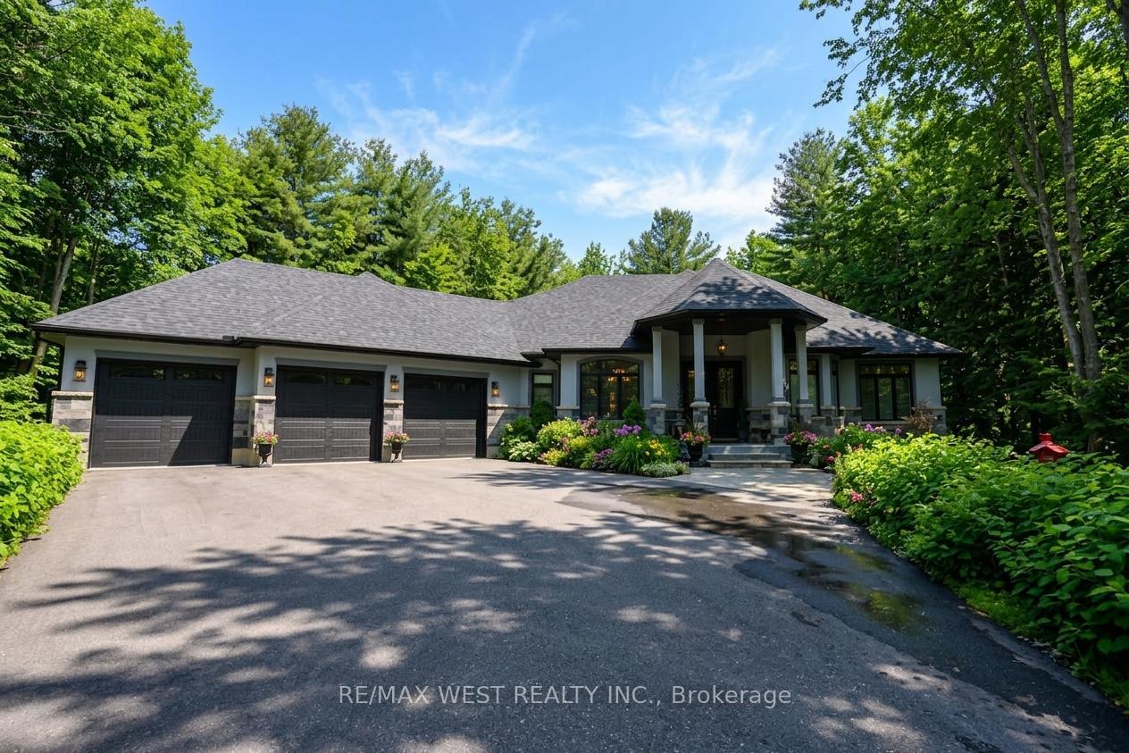 2 Sycamore Circle Springwater Ontario Canada Sale residential Melanie Martyn Right at Home Realty, Brokerage*