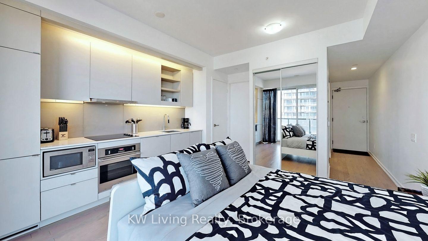 3202 - 101 Peter Street Toronto Ontario Canada Rent residential Ramin Alokozay Right at Home Realty, Brokerage*