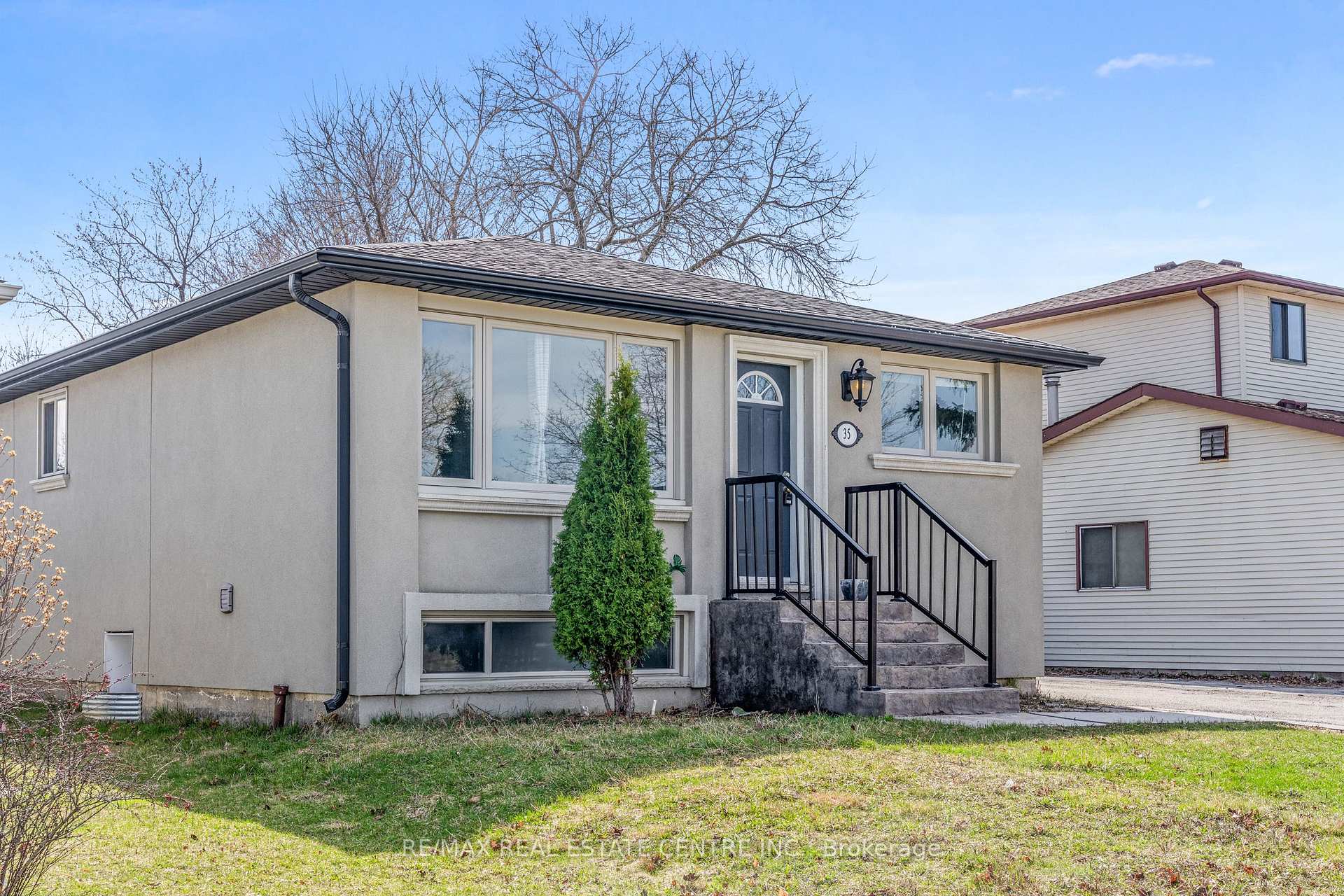 35 Folkestone Avenue Hamilton Ontario Canada Sale residential William (Bill) Kovacs Right at Home Realty, Brokerage*