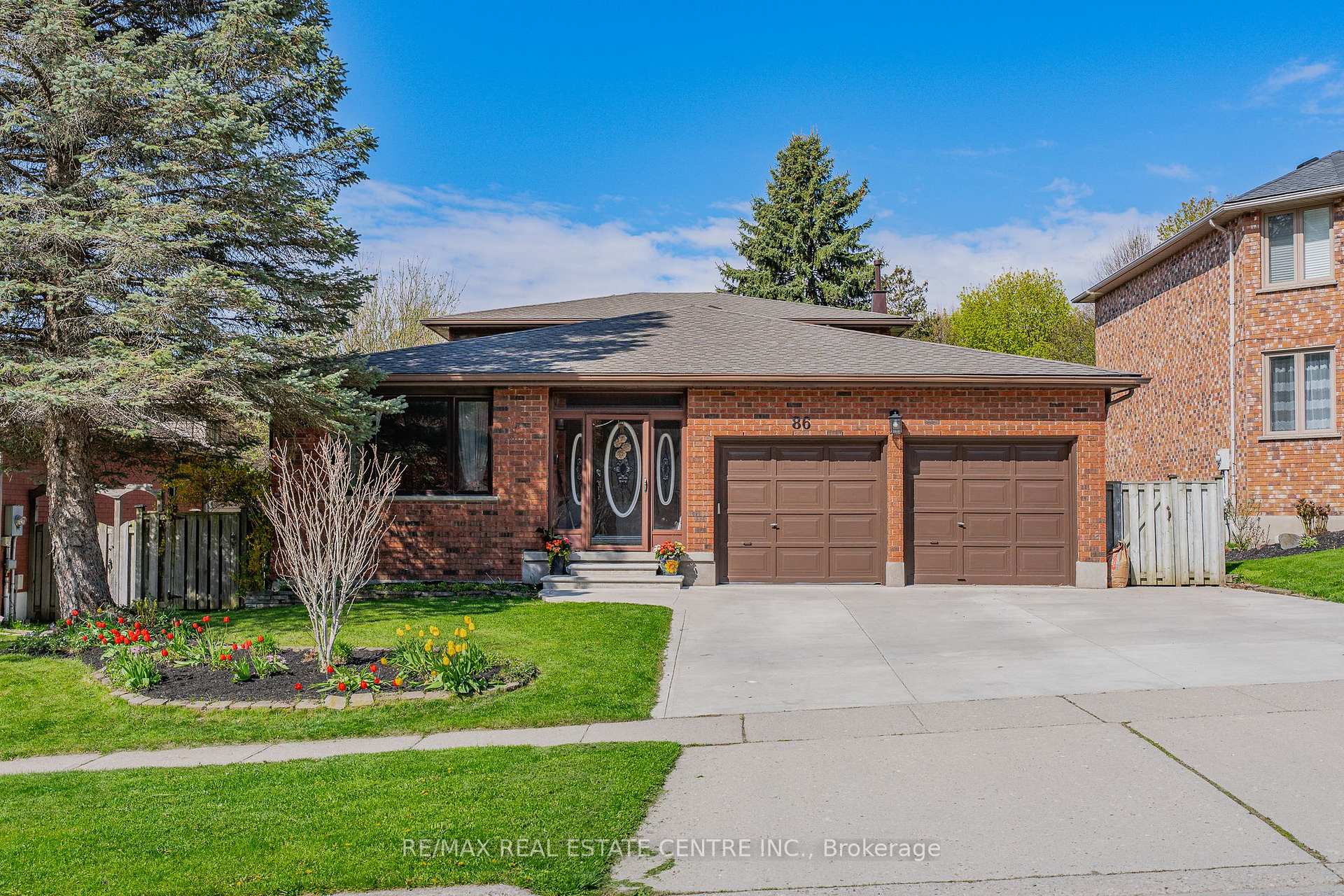 86 Chimney Hill Drive Cambridge Ontario Canada Sale residential Naveen Dua RE/MAX Real Estate Centre Inc., Brokerage *