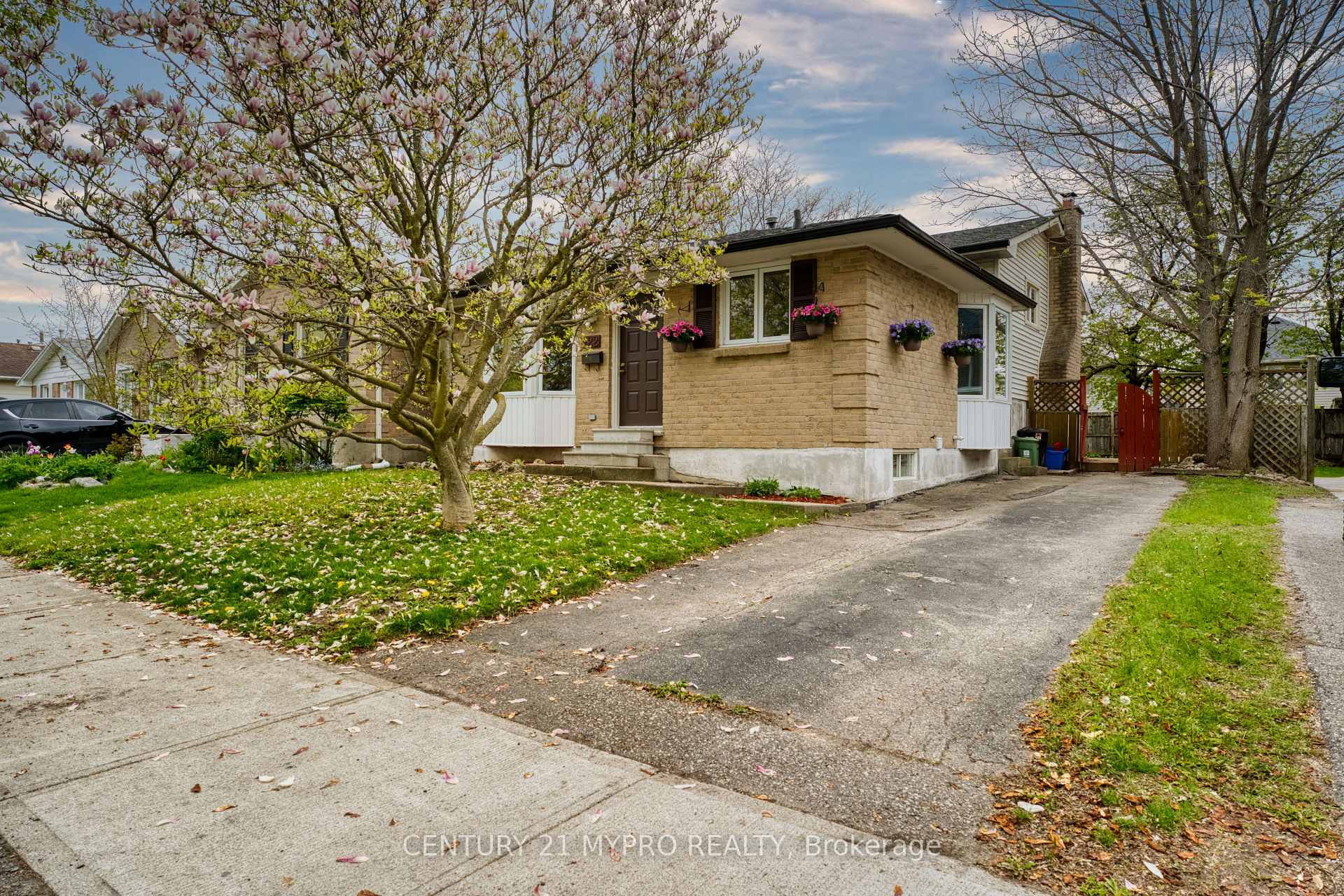 122 Olympic Crescent London North Ontario Canada Sale residential Alexia Yee Century 21 MyPro Realty, Brokerage