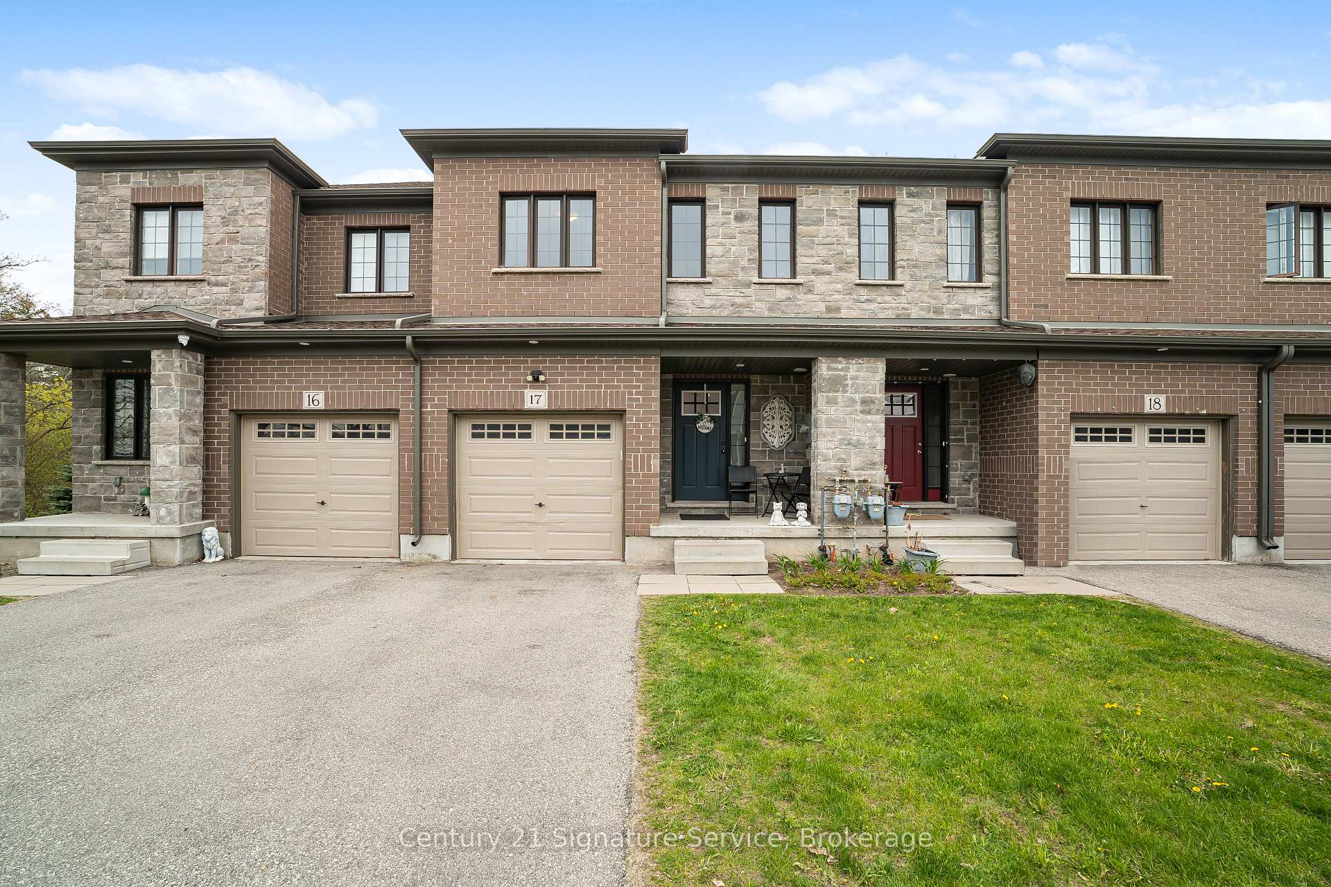 17 - 135 Hardcastle Drive Cambridge Ontario Canada Sale residential Lee Miguel Gonzalez Century 21 Signature Service, Brokerage