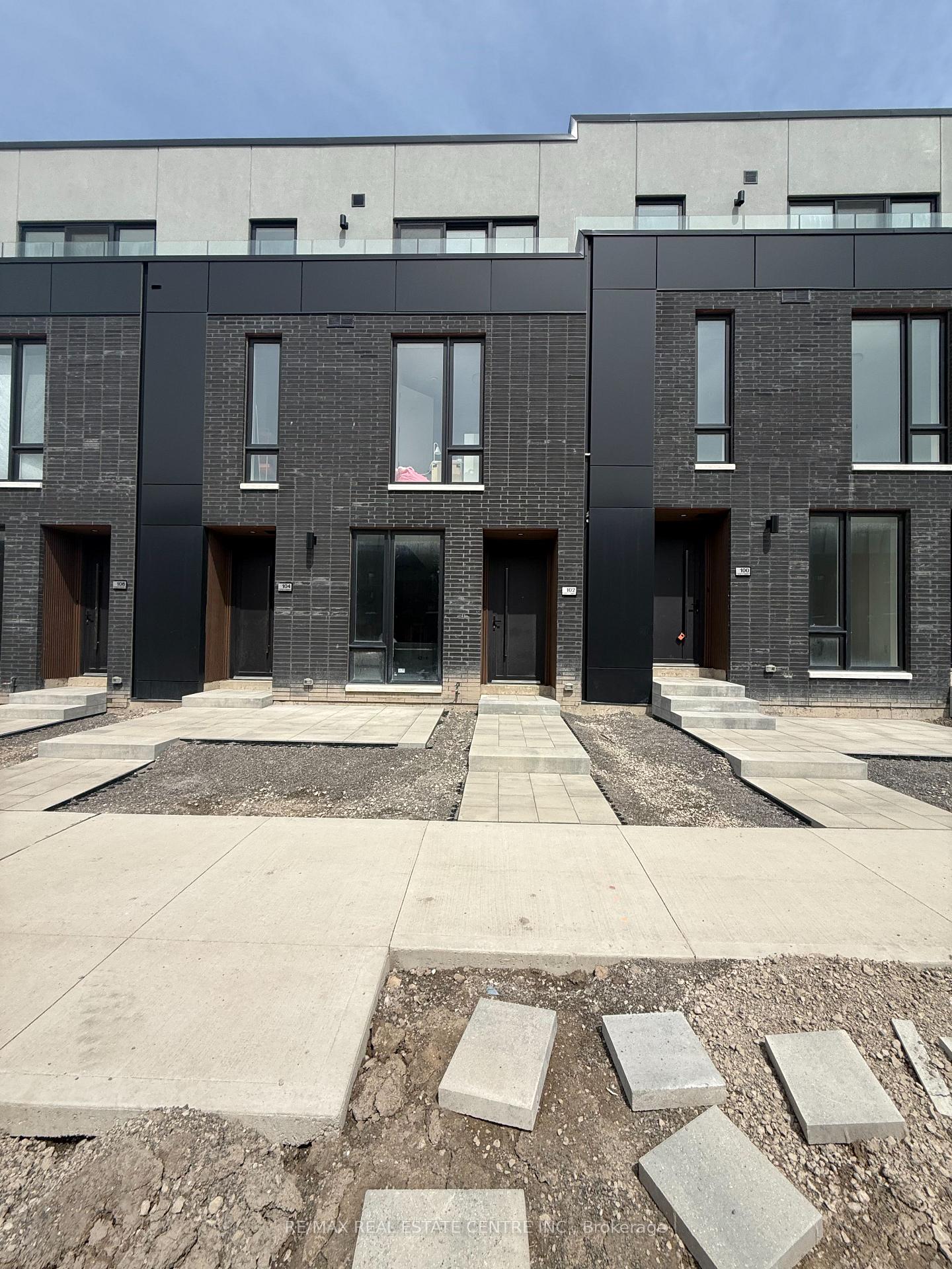 102 Everett Common St. Catharines Ontario Canada Rent residential Vik Mehmi RE/MAX Real Estate Centre Inc., Brokerage *