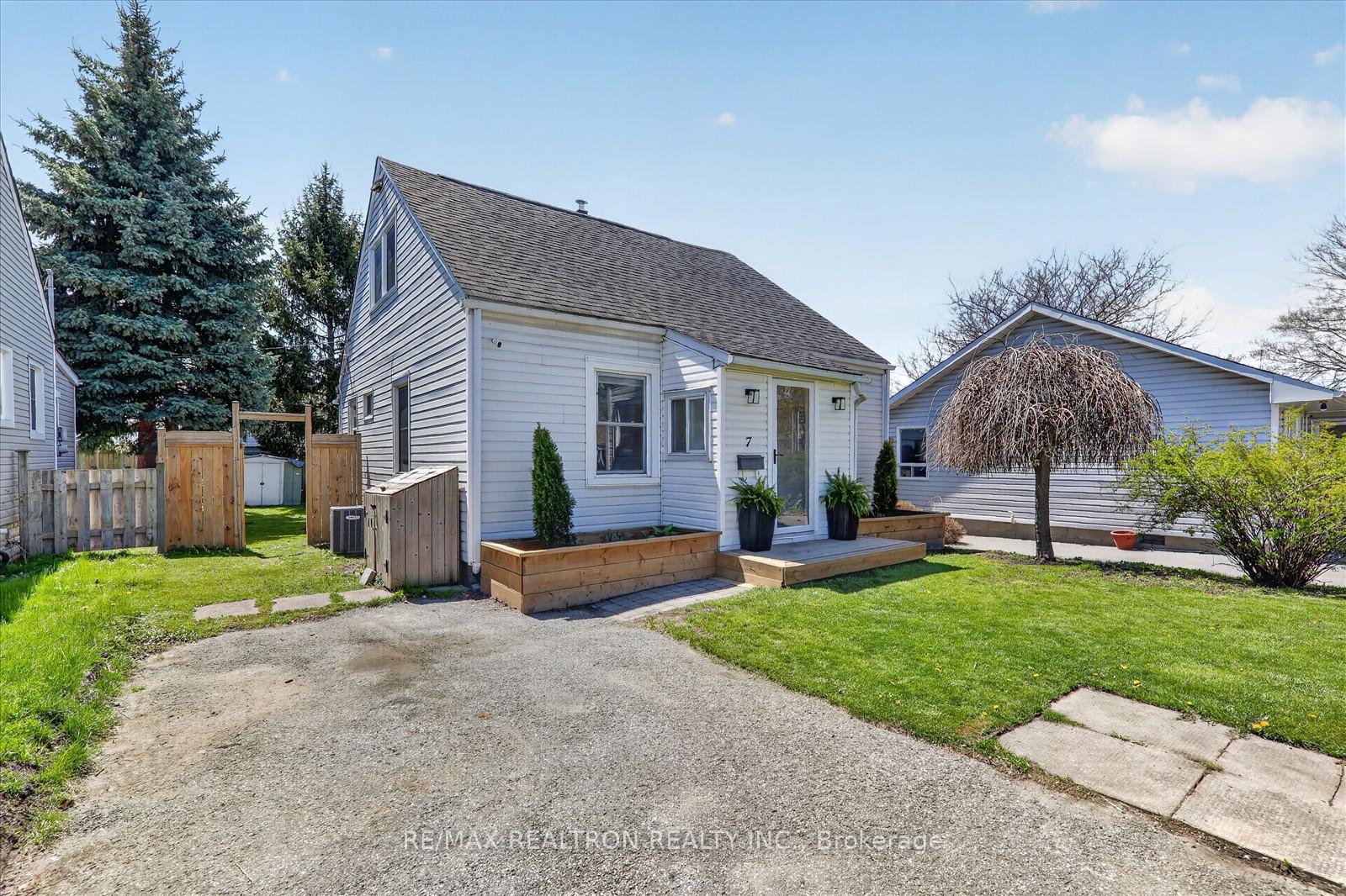 7 York Street Ajax Ontario Canada Sale residential Harvinder Bhogal RE/MAX Realtron Realty Inc., Brokerage *