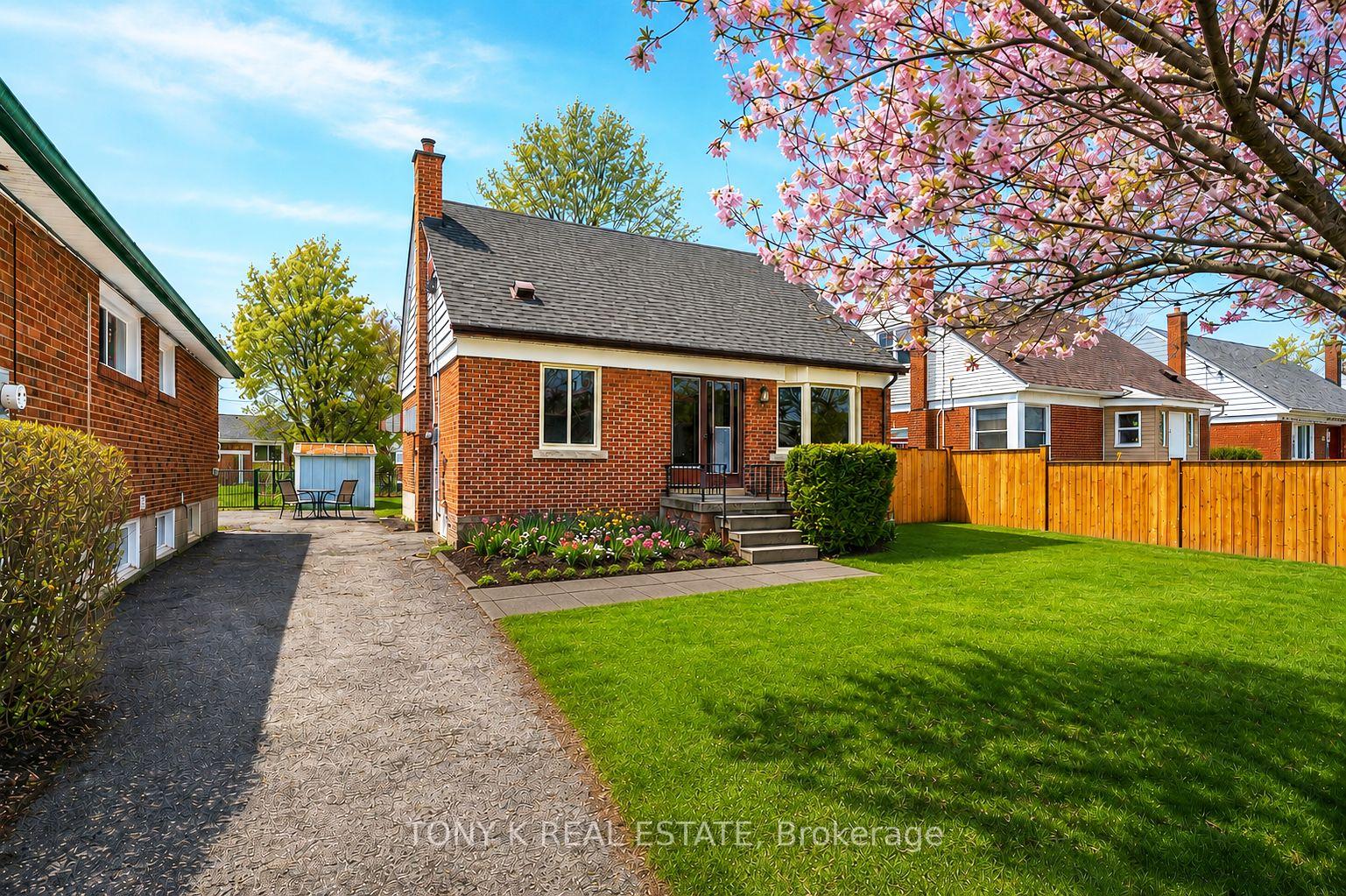 23 Scotswood Road Toronto Ontario Canada Sale residential   Bridlepath Progressive Real Estate Inc., Brokerage*
