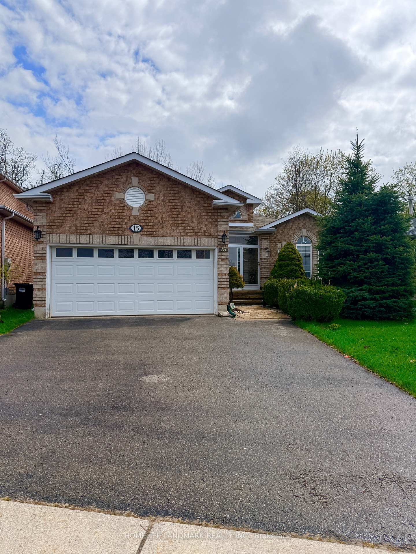 15 Jagges Drive Barrie Ontario Canada Sale residential Melanie Martyn Right at Home Realty, Brokerage*
