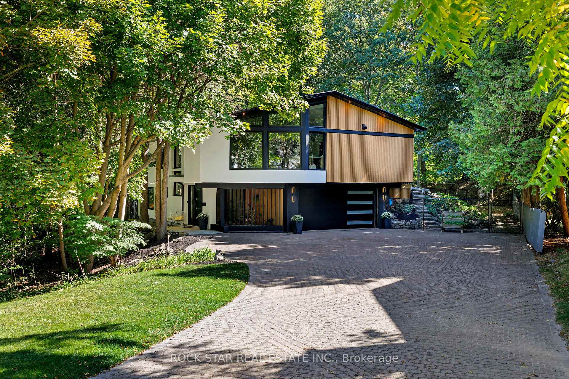 1113 GREENOAKS Drive Mississauga Ontario Canada Sale residential Jeffrey Vella Sutton Group-Summit Realty Inc., Brokerage*
