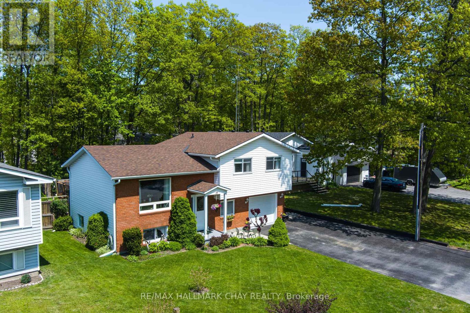 15 Oaktree Court Wasaga Beach Ontario Canada Sale residential Mark Leader RE/MAX Hallmark Chay Realty, Brokerage