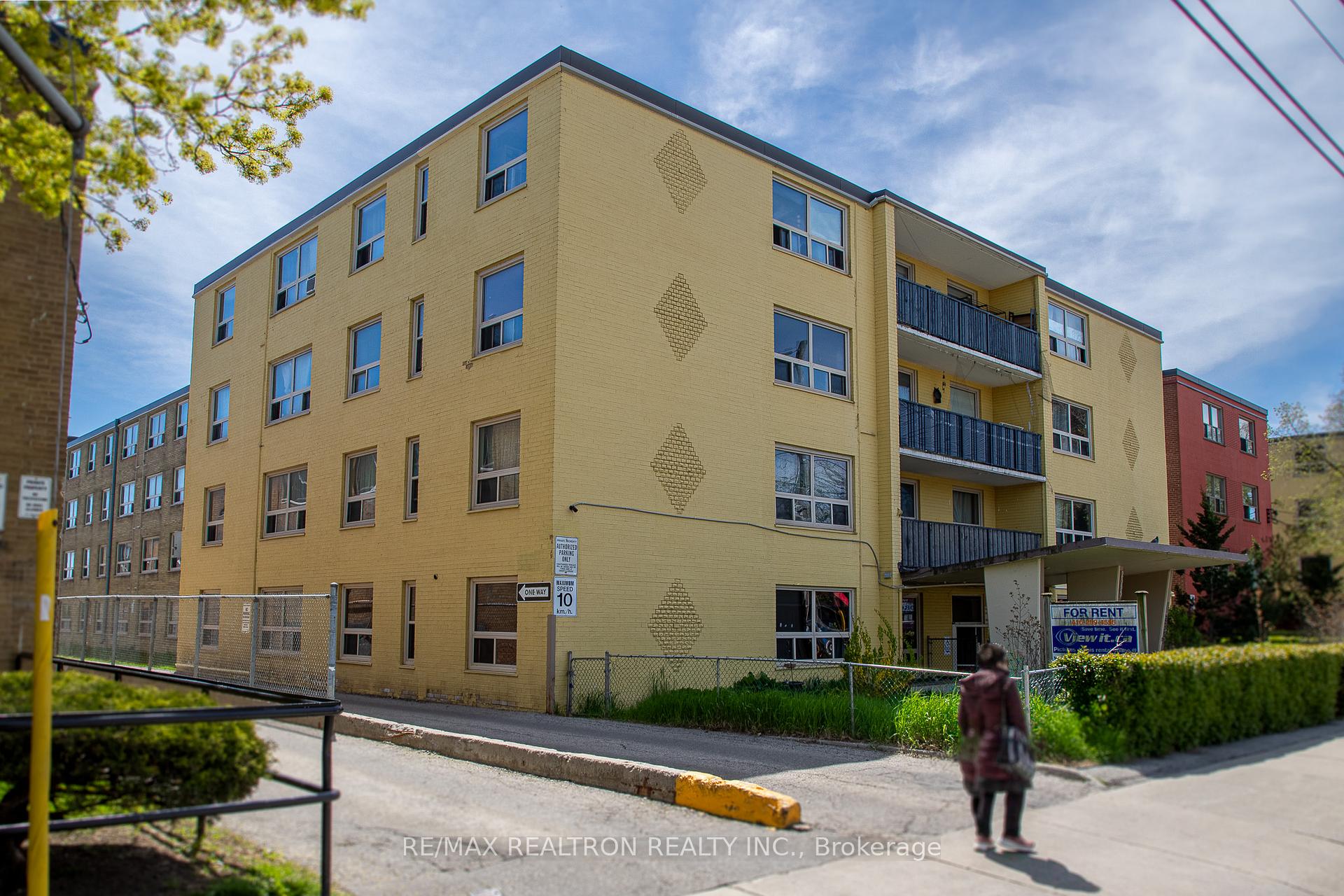 233 - 2355 Lake Shore Boulevard W Toronto Ontario Canada Rent residential RON COMMODORE RE/MAX Realtron Realty, Inc. Brokerage*