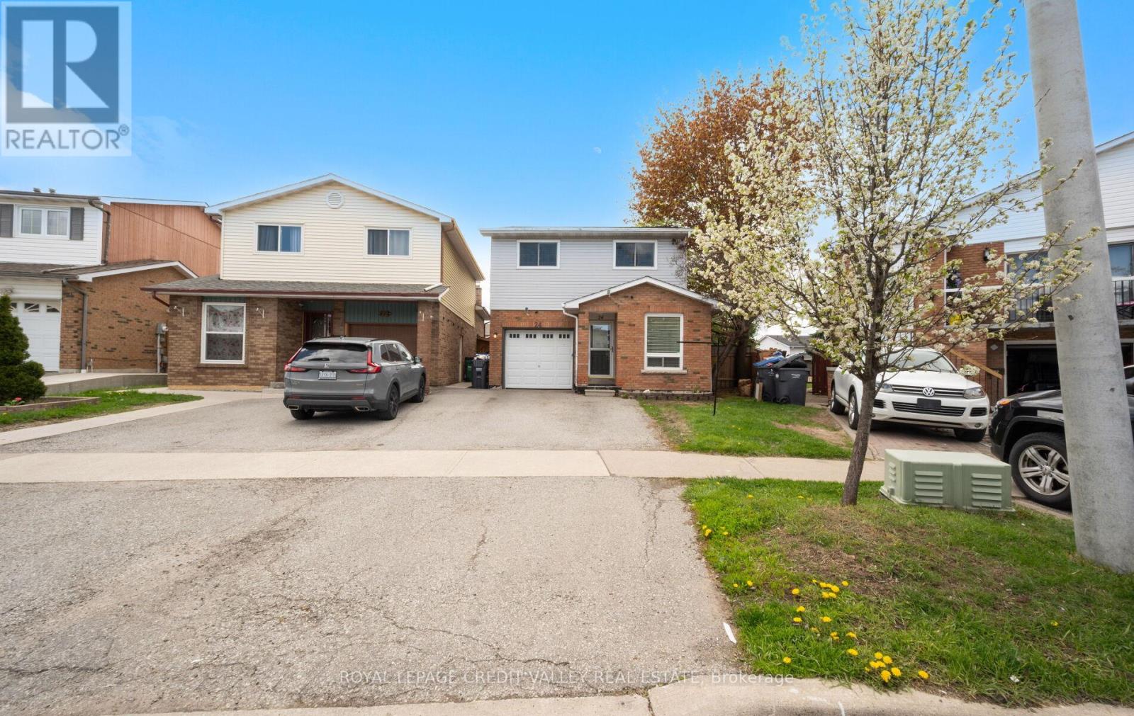 24 Pluto Drive Brampton Ontario Canada Sale residential Lillieth Wolliston Royal LePage Credit Valley Real Estate, Brokerage*