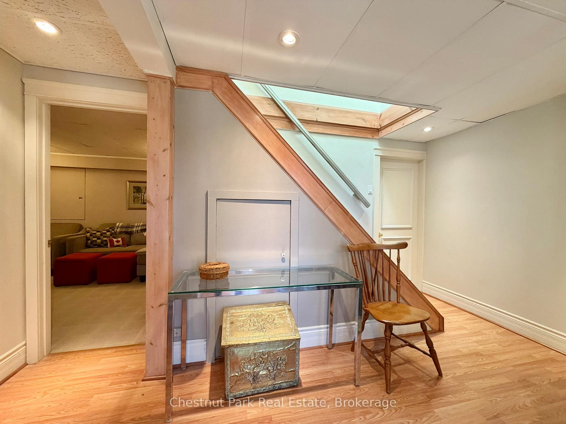 5 Bedroom Single Family Home/House's Image 32